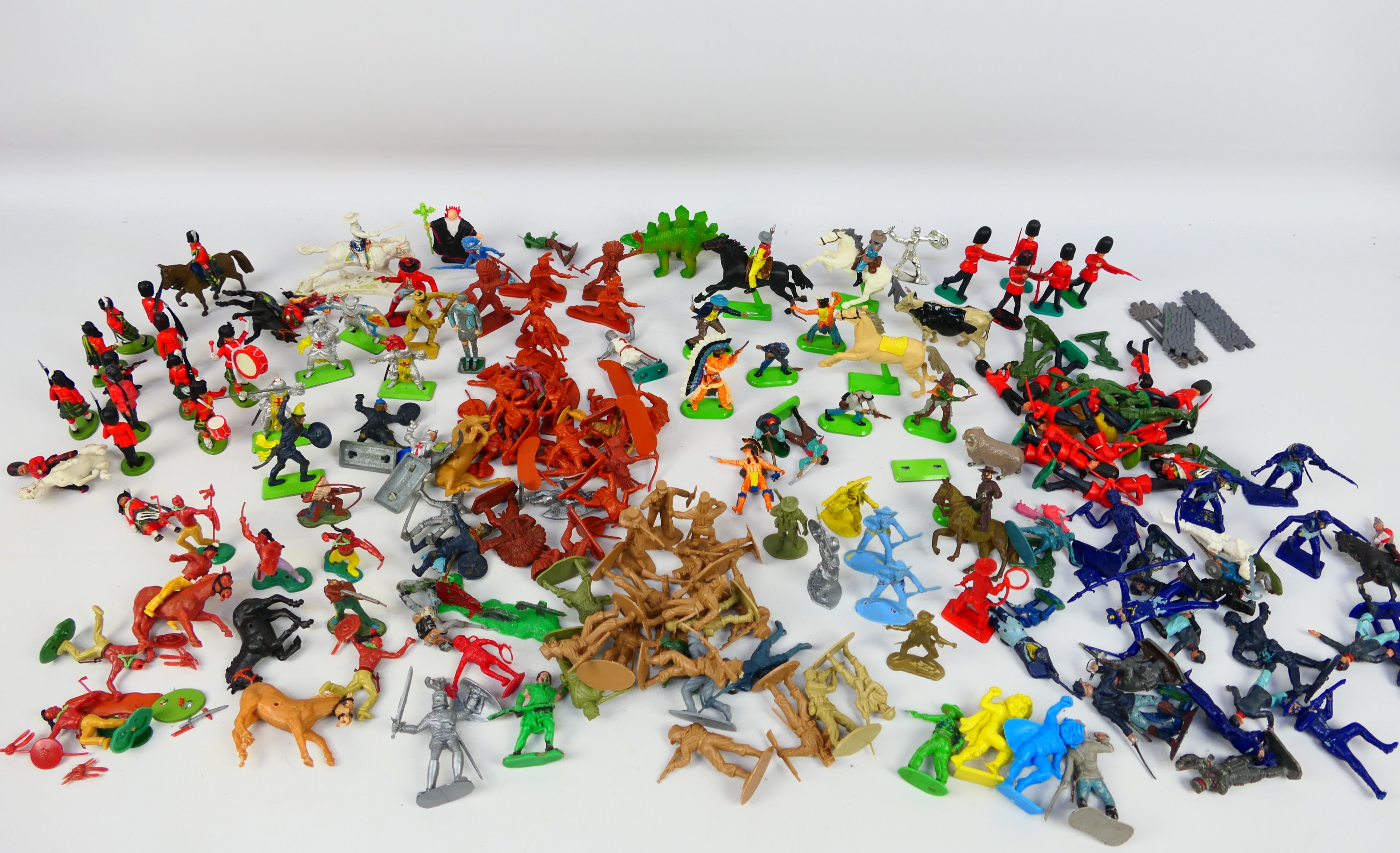 Britains - Airfix - Timpo - Others - An assortment of loose mainly plastic figures covering various - Image 2 of 16