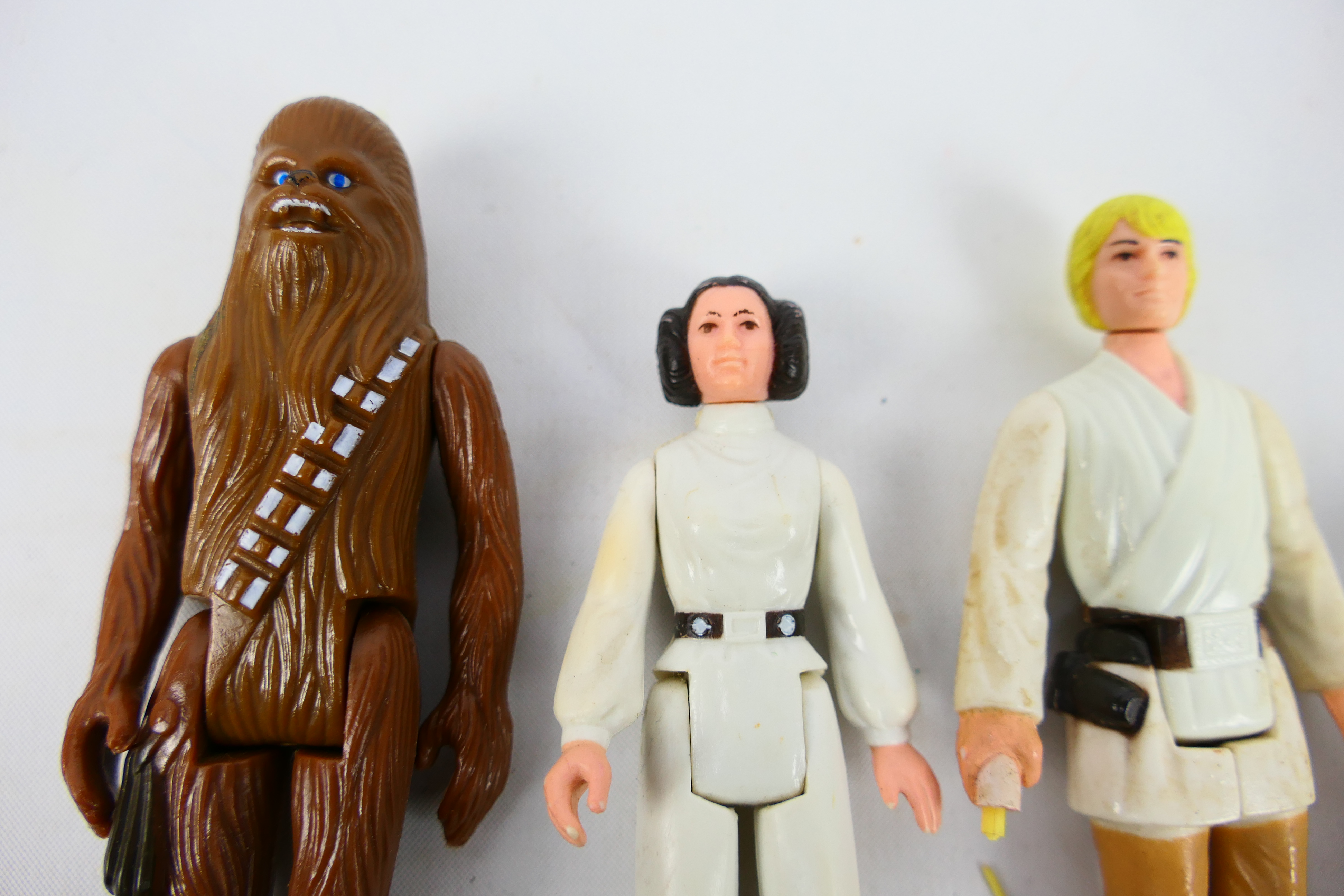 Kenner - Star Wars - A set of Vintage Star Wars Figure of Luke (with damaged light saber), Leia, - Image 2 of 9