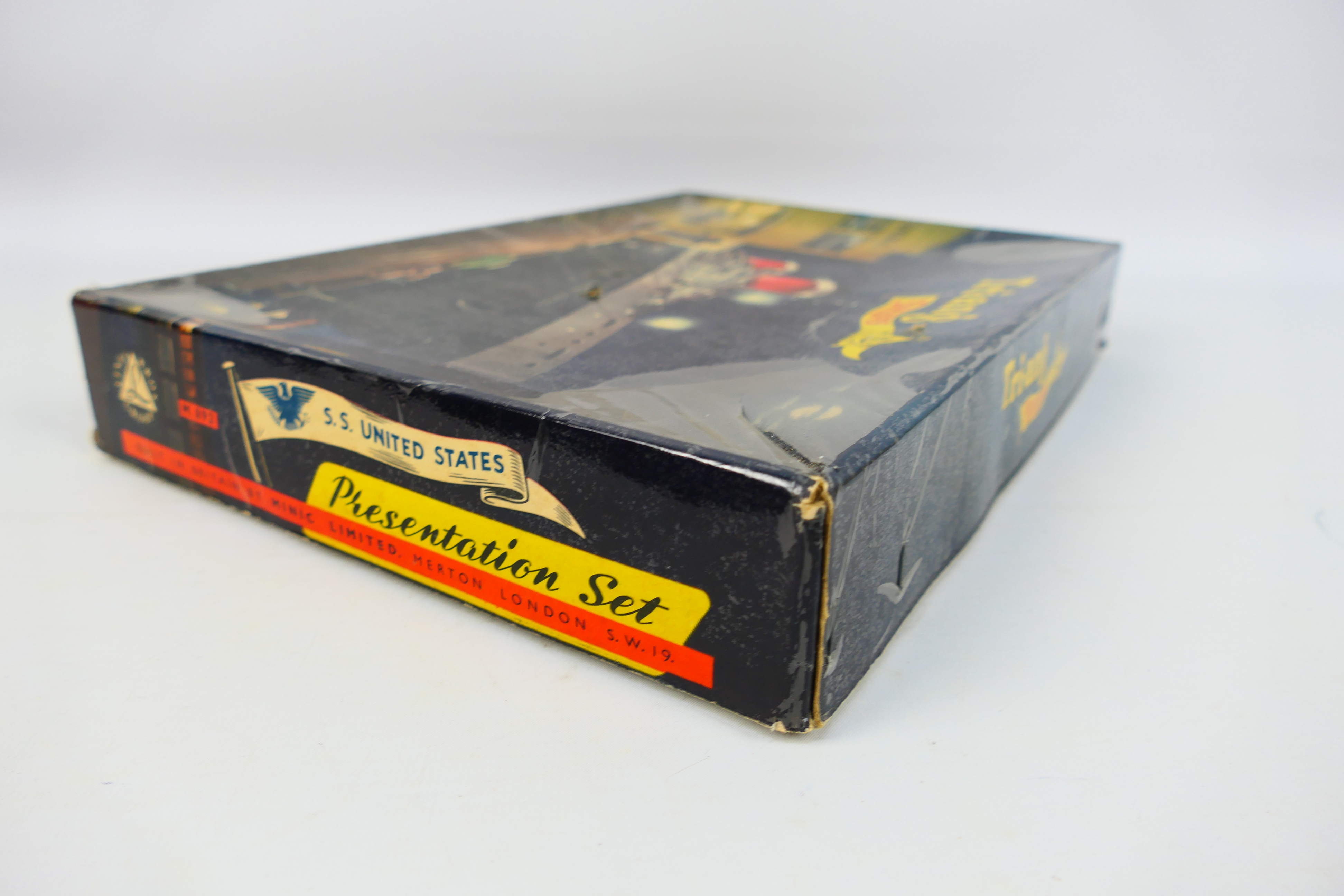 Tri-ang - Minic - Ships - A boxed S.S. United States Presentation set # M.892. - Image 10 of 10