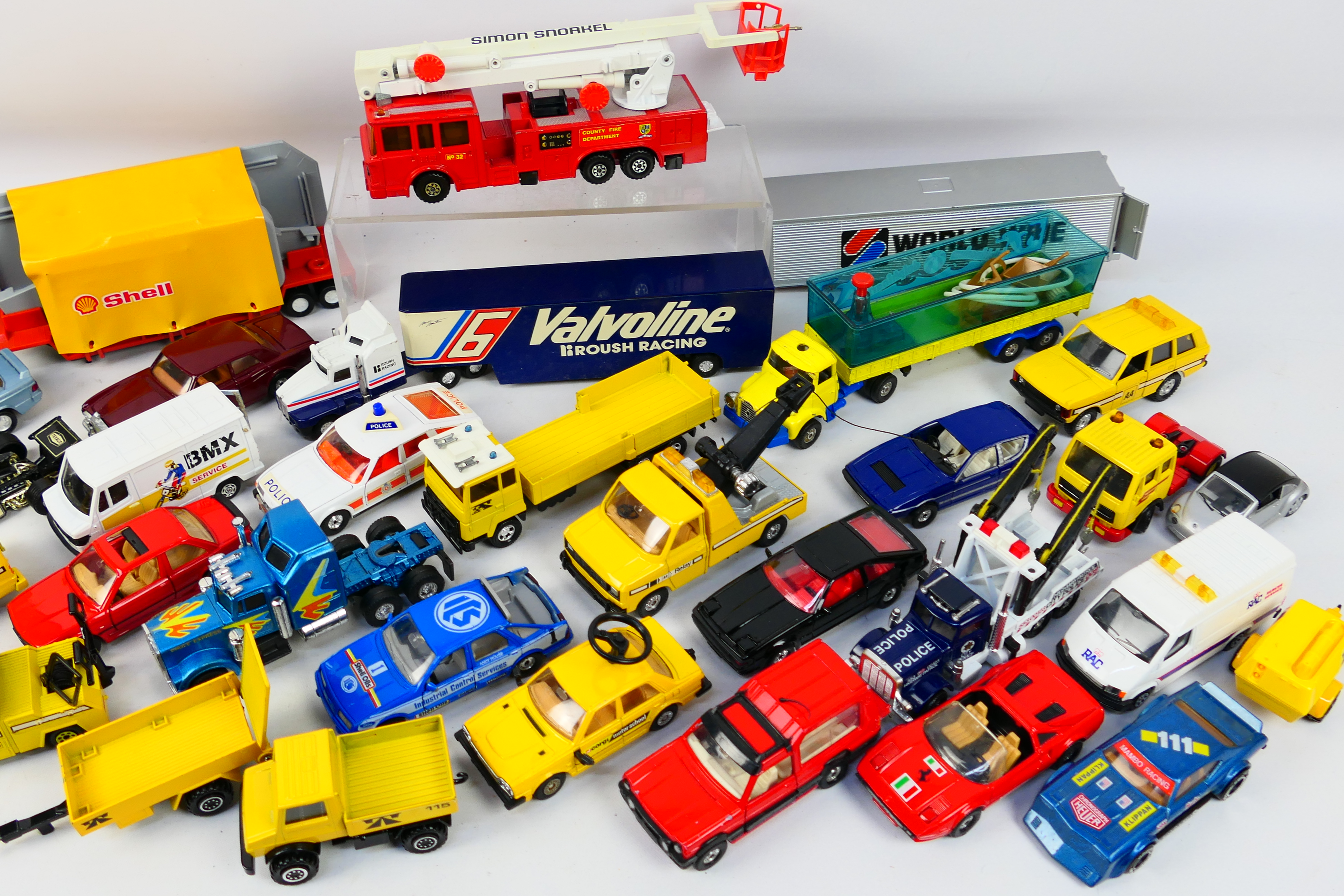 Corgi Toys - Matchbox - A group of unboxed diecast model vehicles in various scales. - Image 3 of 3