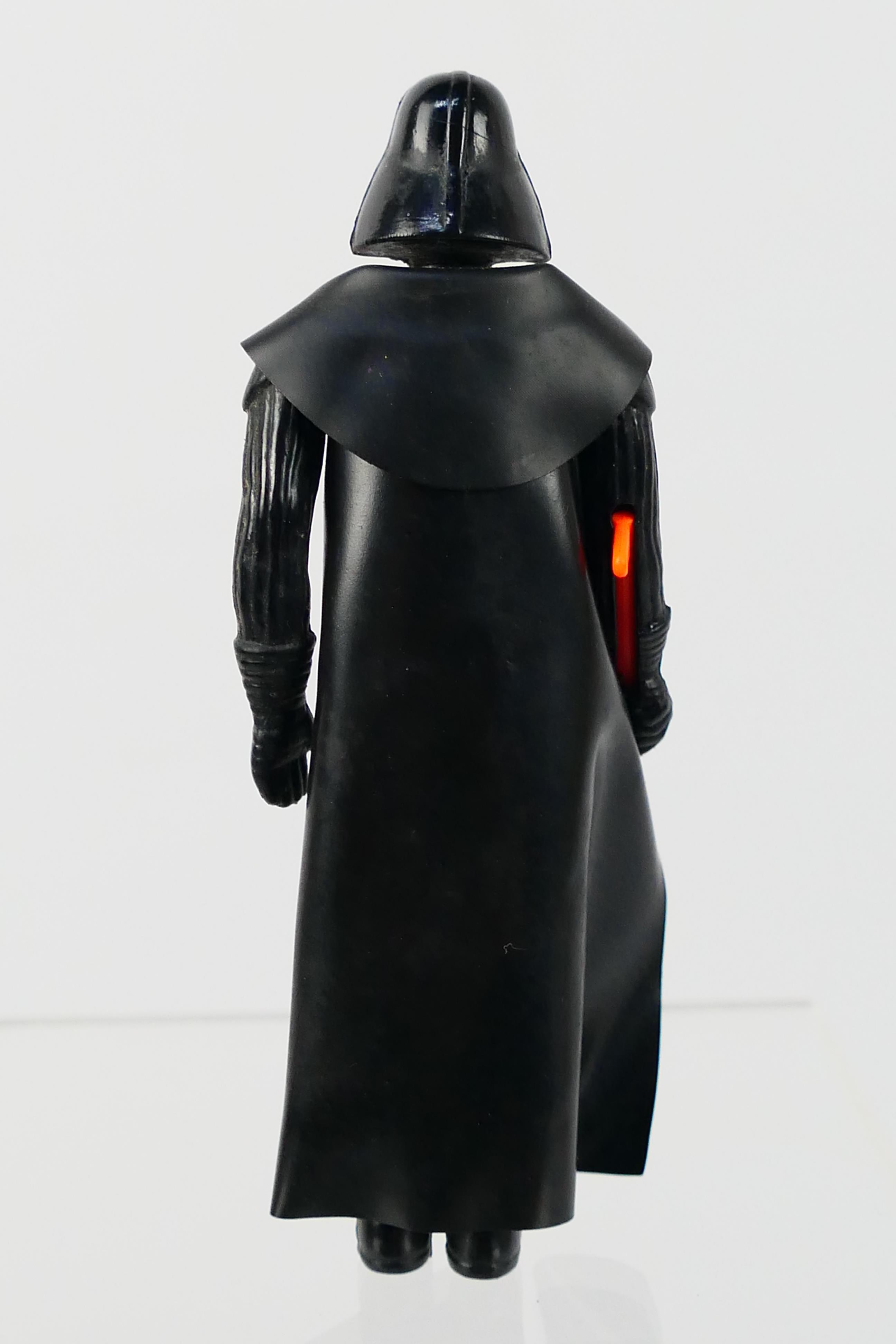 Kenner - Star Wars - A Vintage Star Wars Figure of Darth Vader from 1977 including his working and - Image 4 of 4