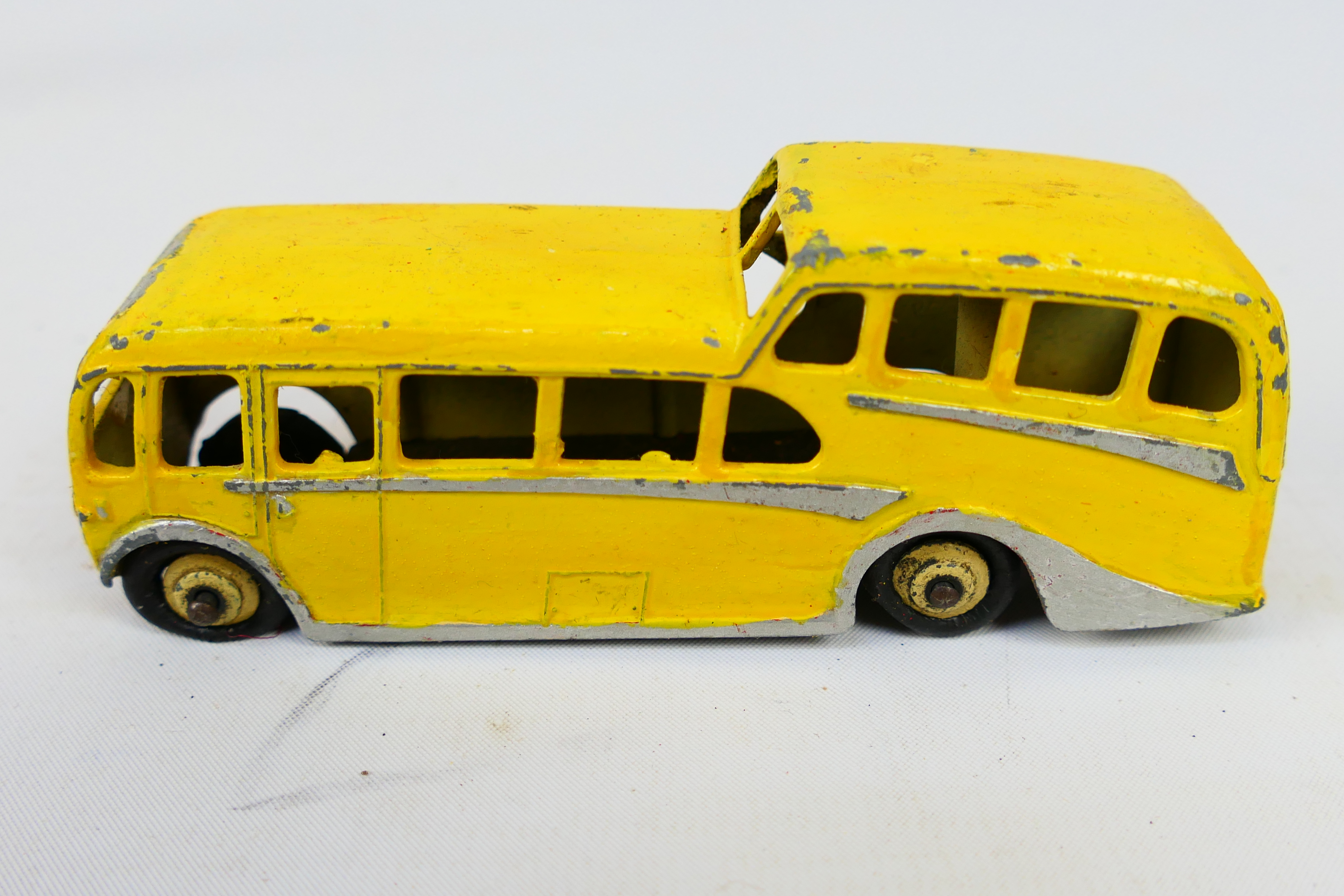 Dinky Toys - A group of repainted Dinky Toys including #109 Austin Healey; #480 Bedford Van; - Image 13 of 20