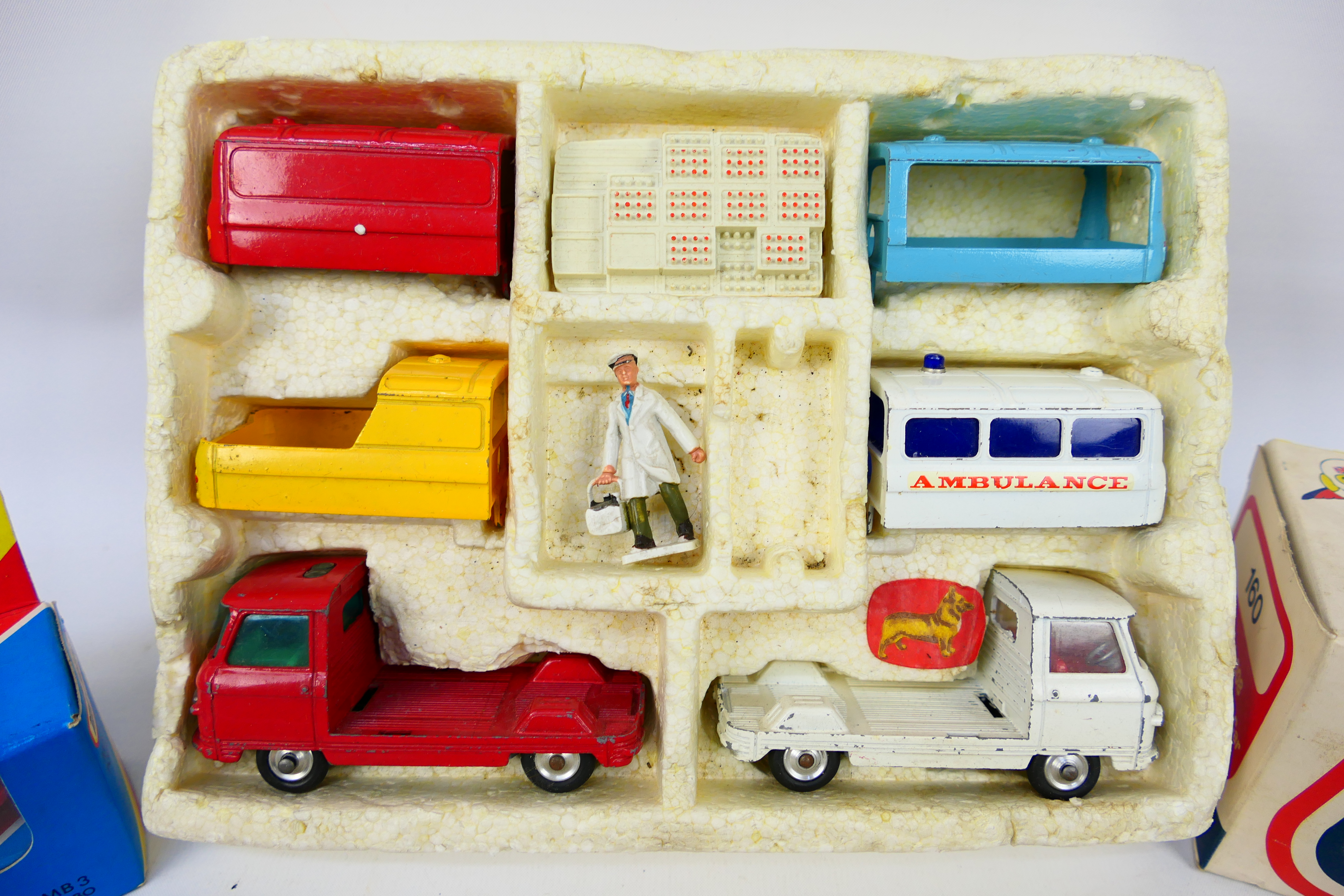 Dinky - Matchbox - Corgi - A collection of diecast model vehicle comprising of a boxed Corgi - Image 3 of 14