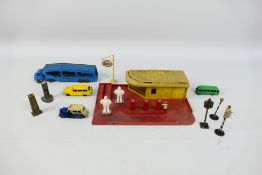 Matchbox - Dinky Dublo - An unboxed Matchbox # MG-1 garage with petrol pumps and Esso sign,