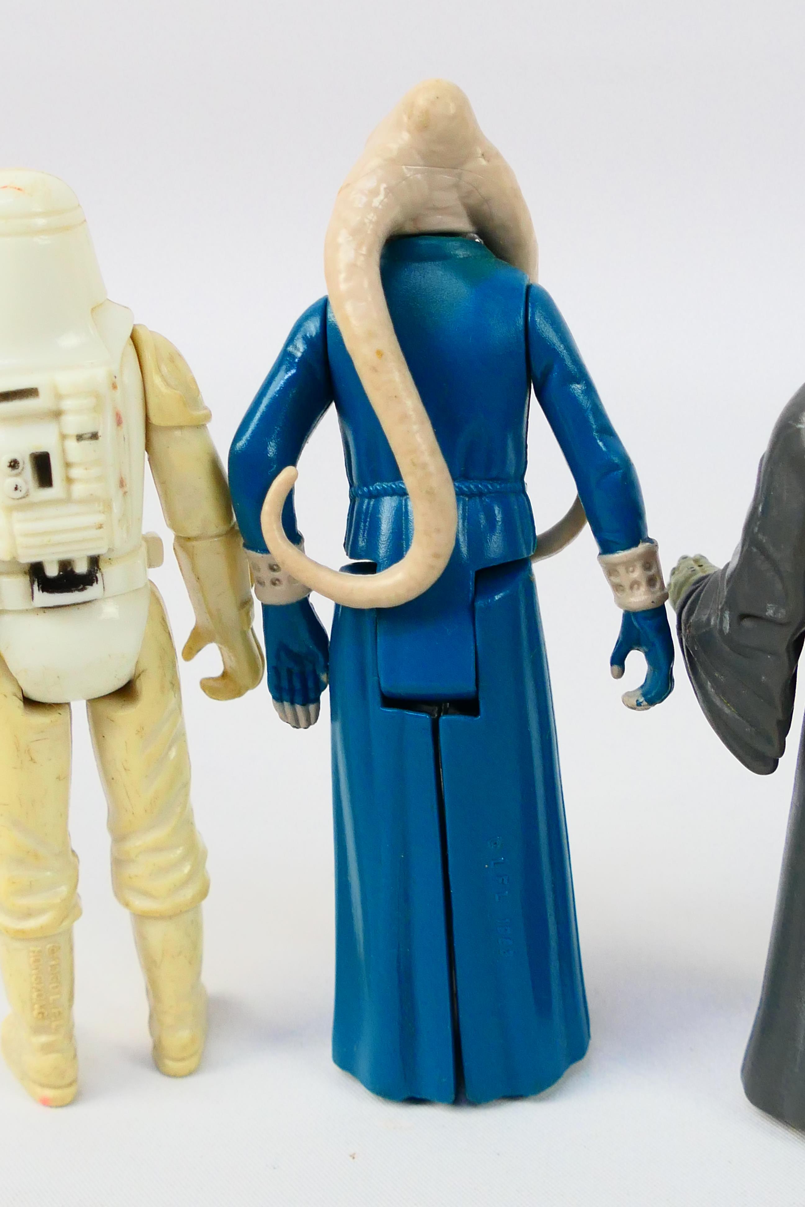 Kenner - Star Wars - A set of three vintage Star Wars action figures comprising of a Snowtrooper - Image 7 of 8
