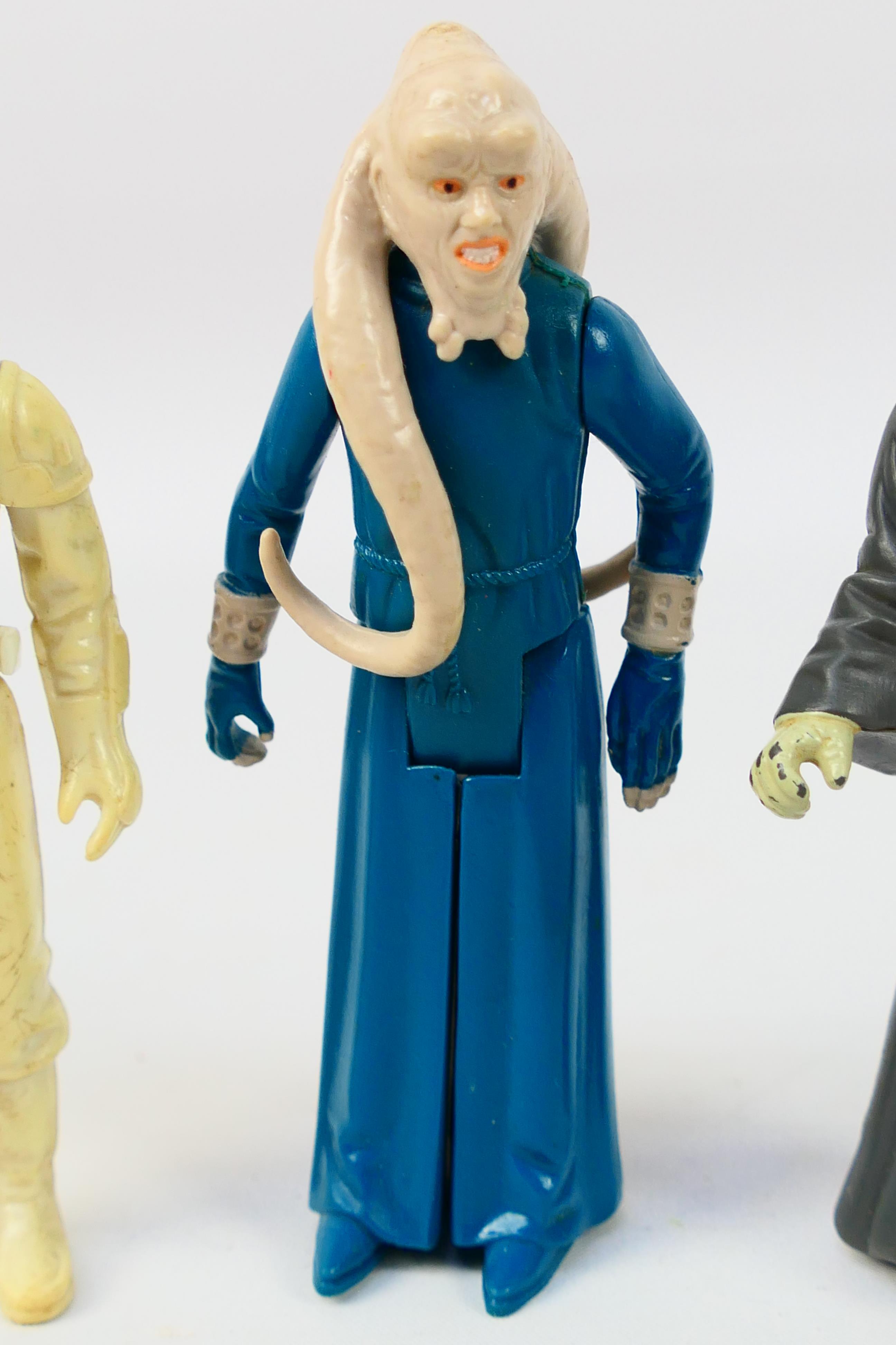 Kenner - Star Wars - A set of three vintage Star Wars action figures comprising of a Snowtrooper - Image 3 of 8