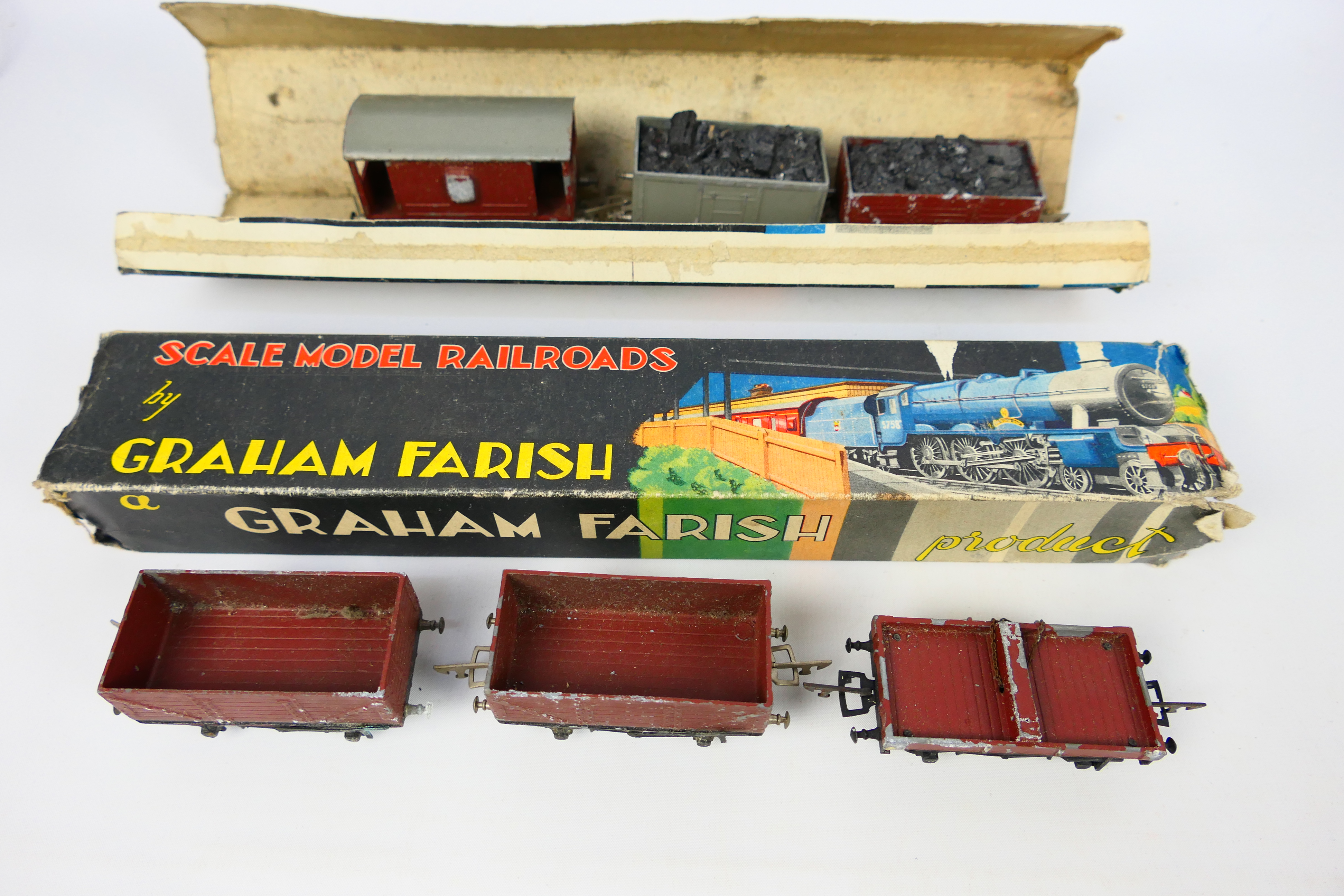 Graham Farish - A boxed vintage Graham Farish OO gauge electric train set with locomotive and - Image 11 of 18