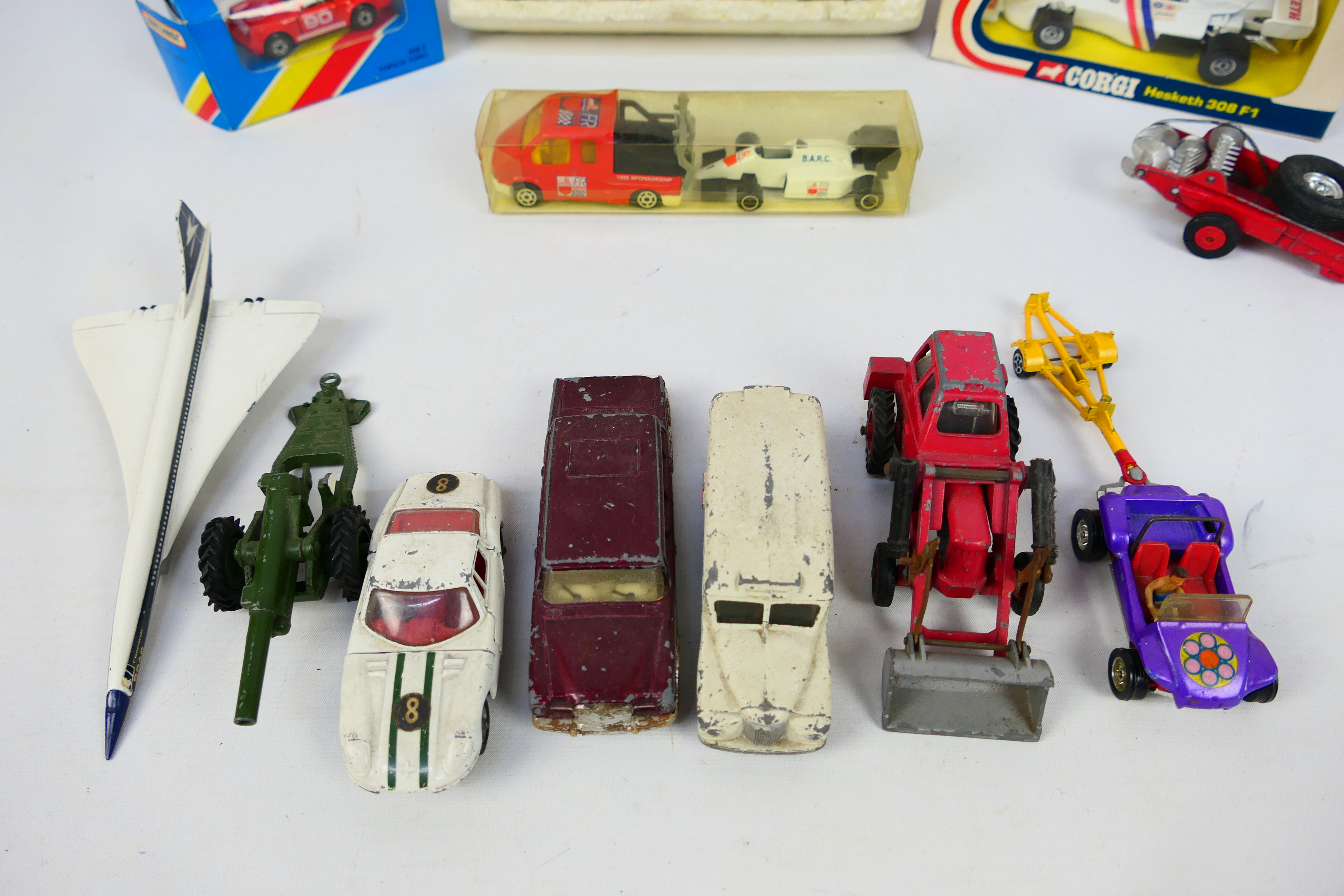 Dinky - Matchbox - Corgi - A collection of diecast model vehicle comprising of a boxed Corgi - Image 13 of 14