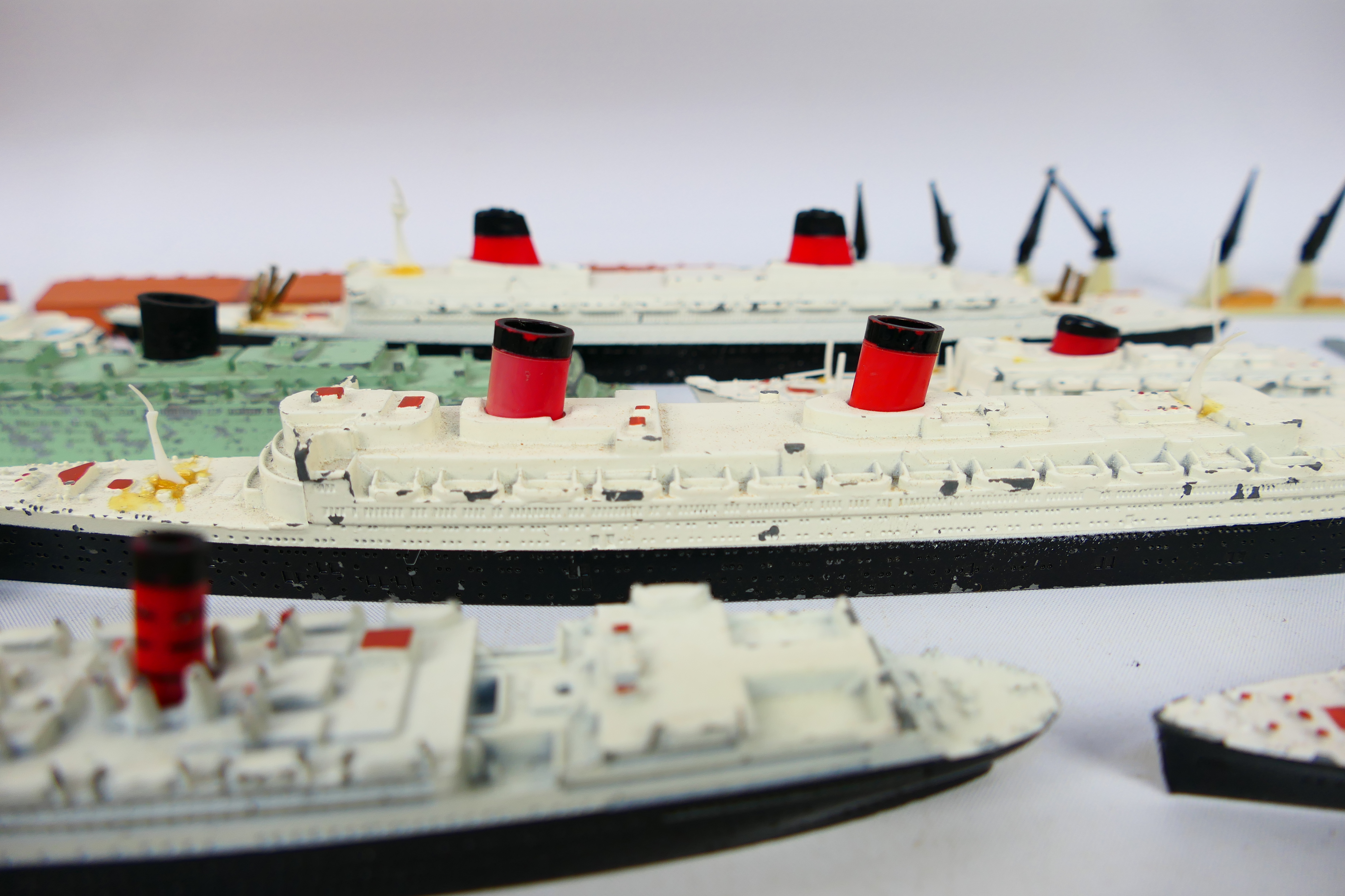 Tri-ang - Minic - Ships - A collection of vessels and dockside accessories for the Tri-ang Minic - Image 6 of 21