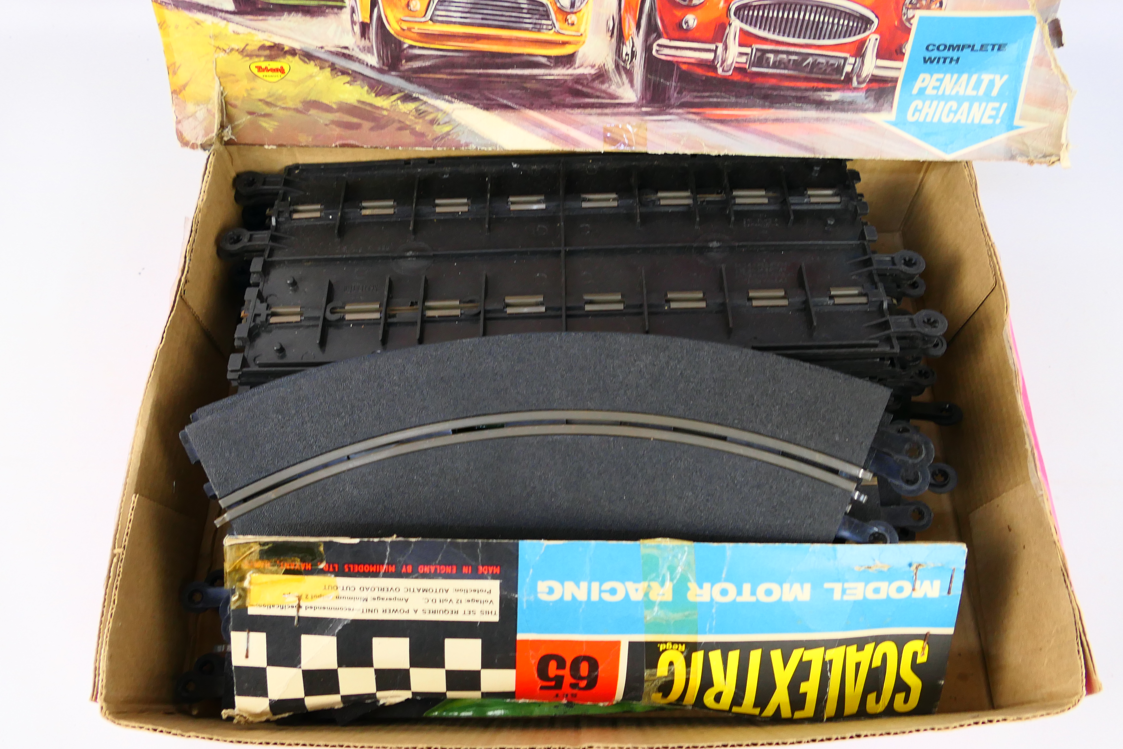 Scalextric - A large quantity of vintage Scalextric track. - Image 3 of 3