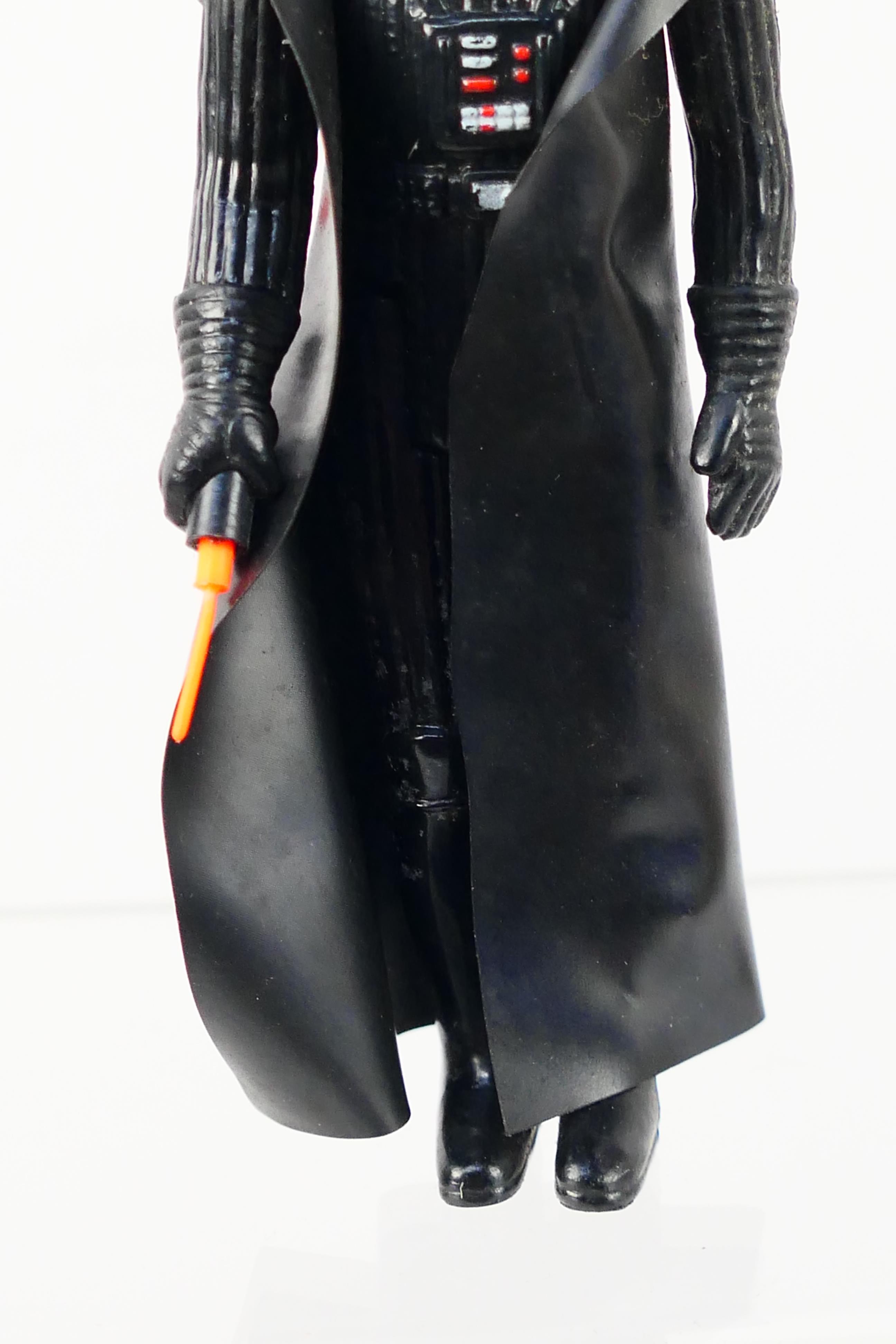 Kenner - Star Wars - A Vintage Star Wars Figure of Darth Vader from 1977 including his working and - Image 3 of 4