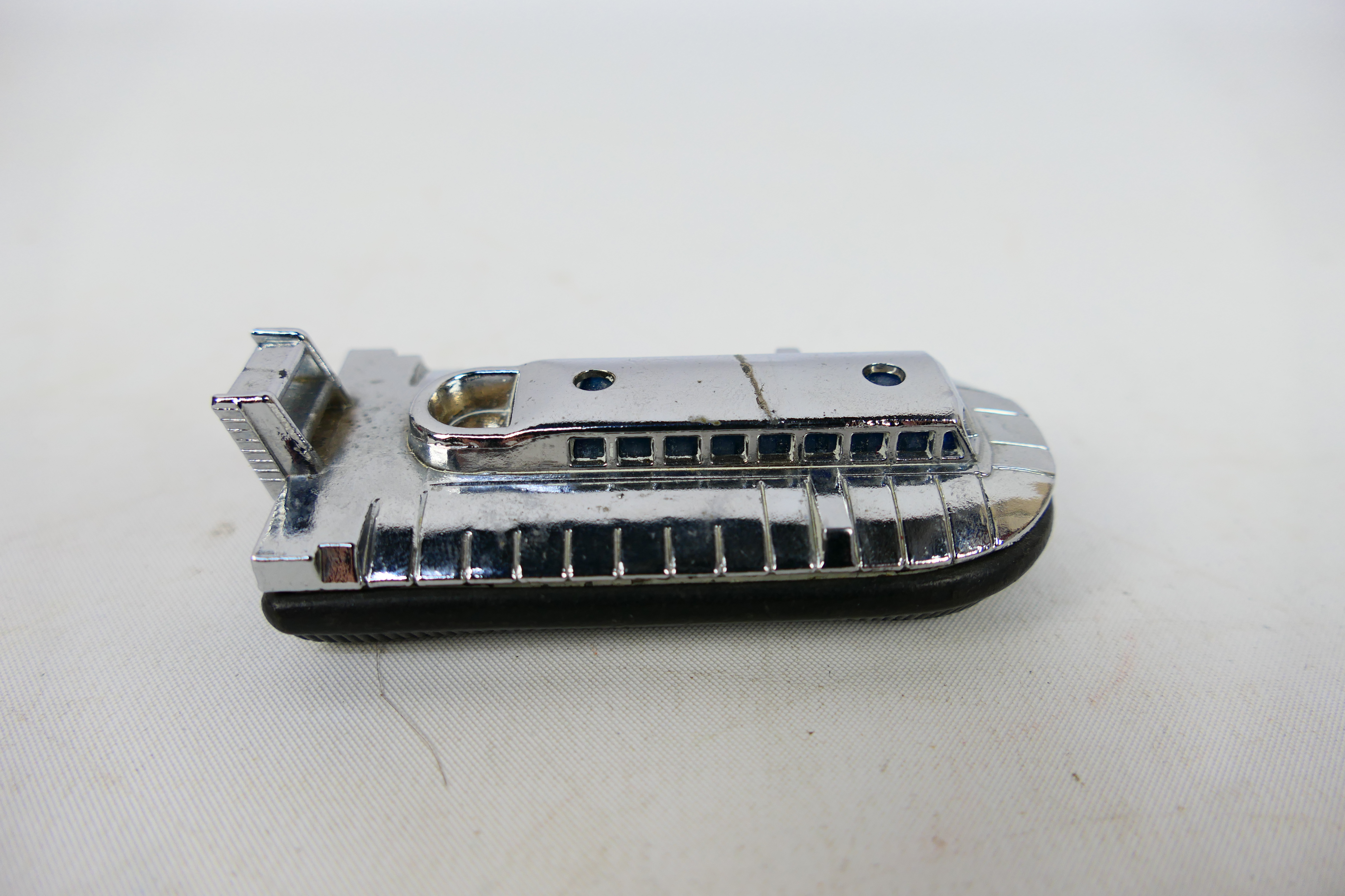 Matchbox - An unboxed possible pre production SRN6 Hovercraft # 72 in a chromed or polished finish. - Image 6 of 12