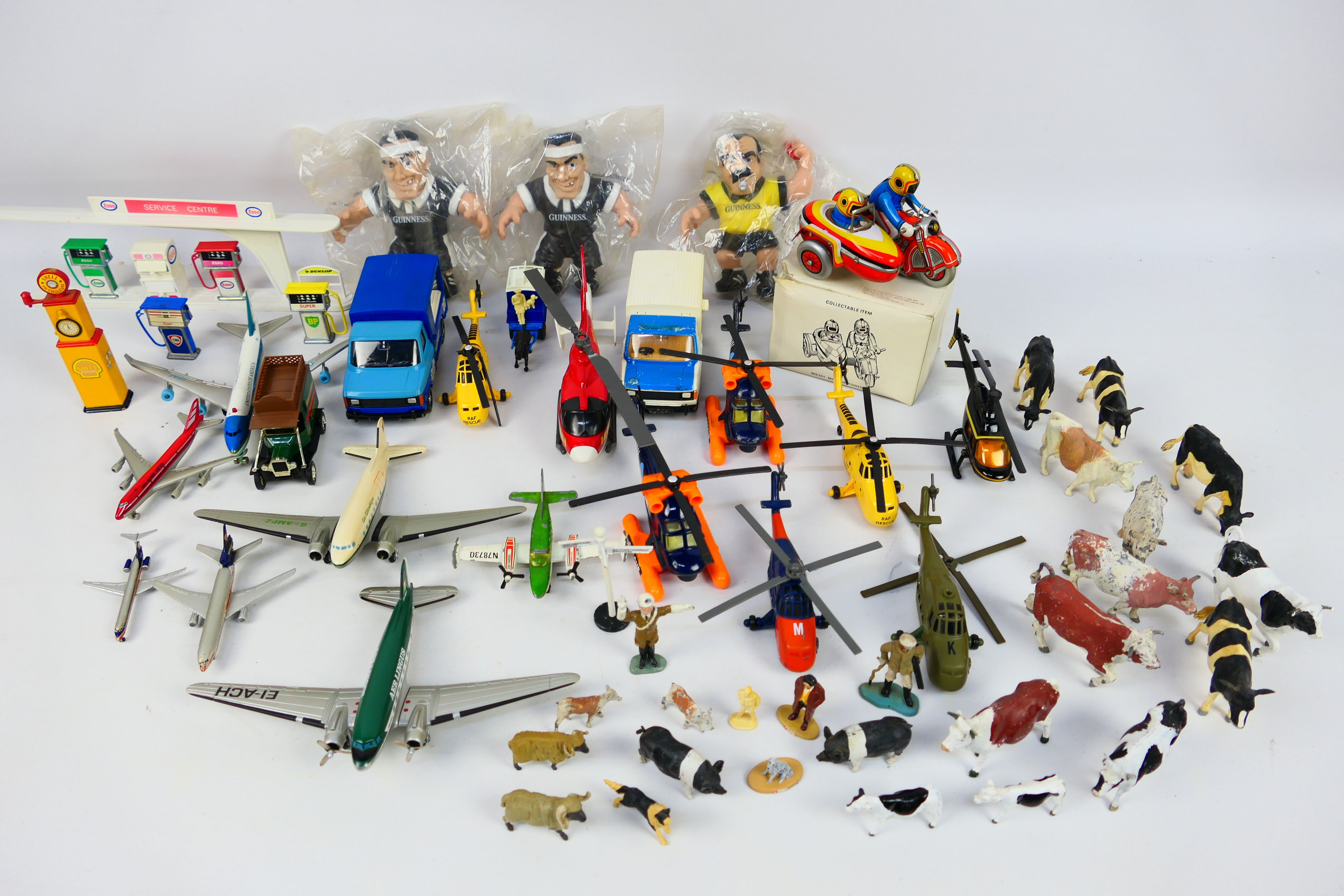 Corgi - Matchbox - An assortment of unboxed vehicles from Corgi and Matchbox.