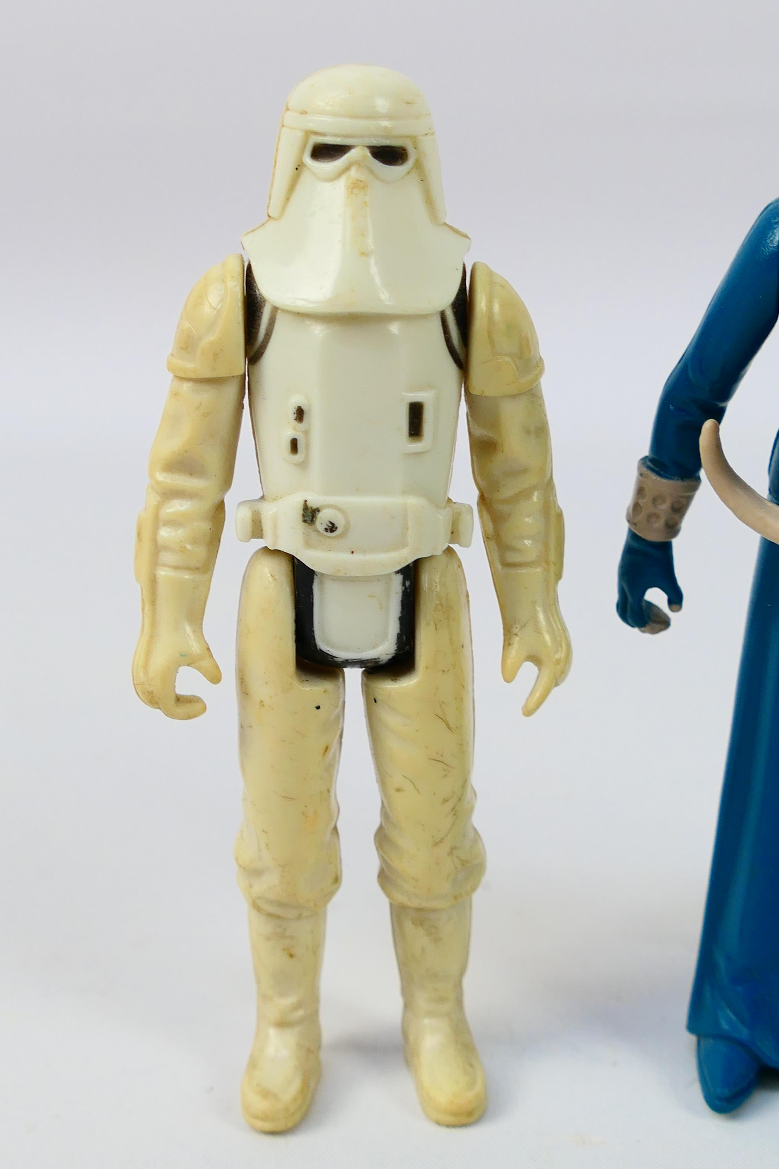 Kenner - Star Wars - A set of three vintage Star Wars action figures comprising of a Snowtrooper - Image 2 of 8