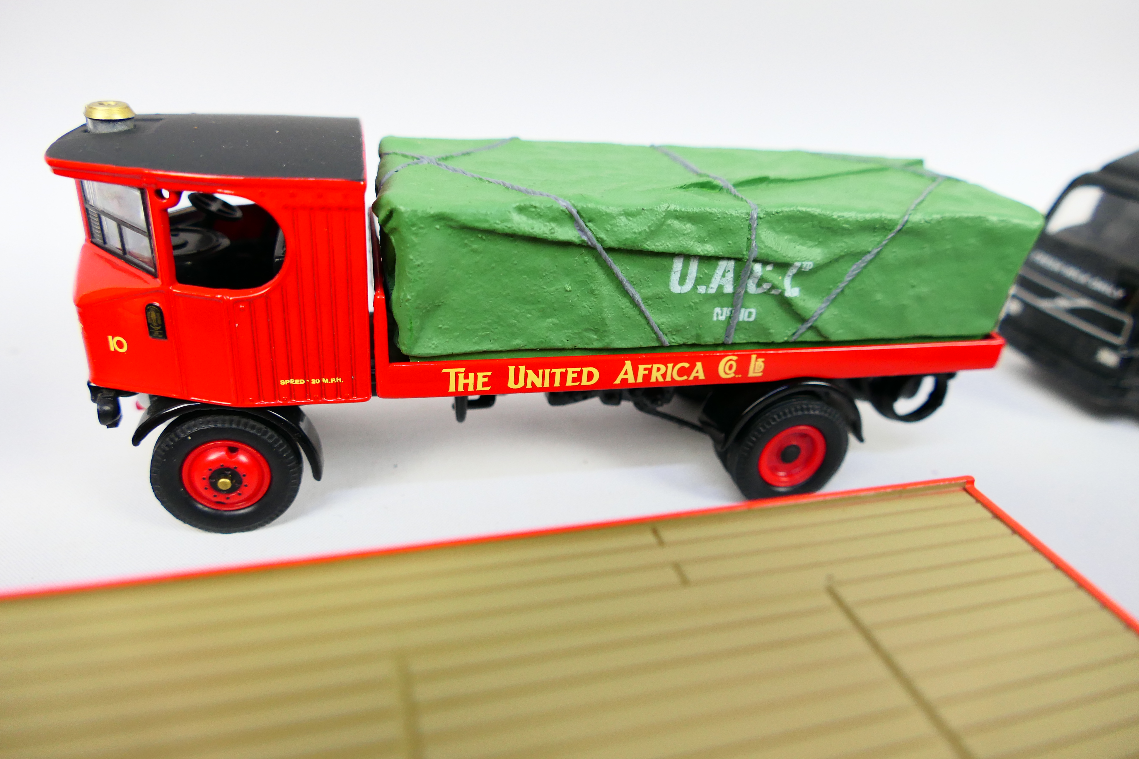 Corgi - An assortment of nine unboxed Diecast Corgi Flatbed wagon and vans comprising of a Wynn's - Image 5 of 20