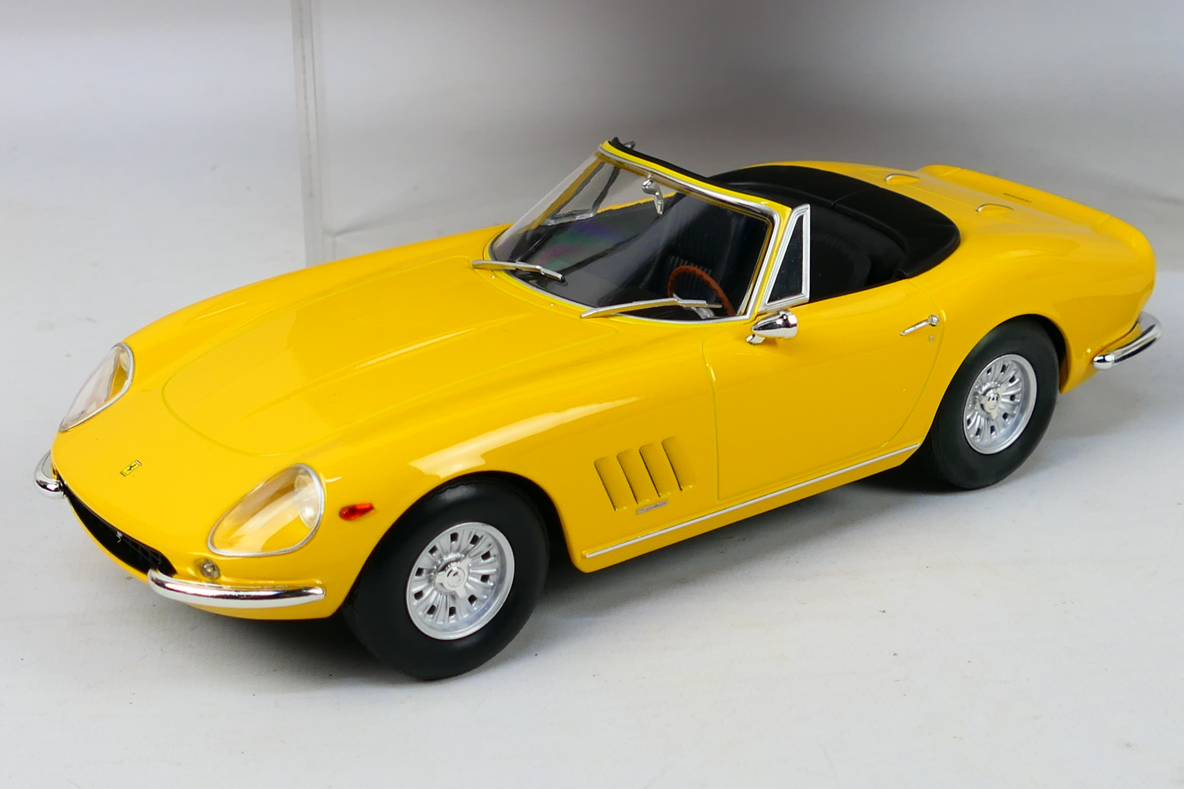 KK Scale - A boxed KK Scale Limited Edition #KKDC180232 1:18 scale Ferrari 275 /4 NART Spyder 1967. - Image 2 of 8