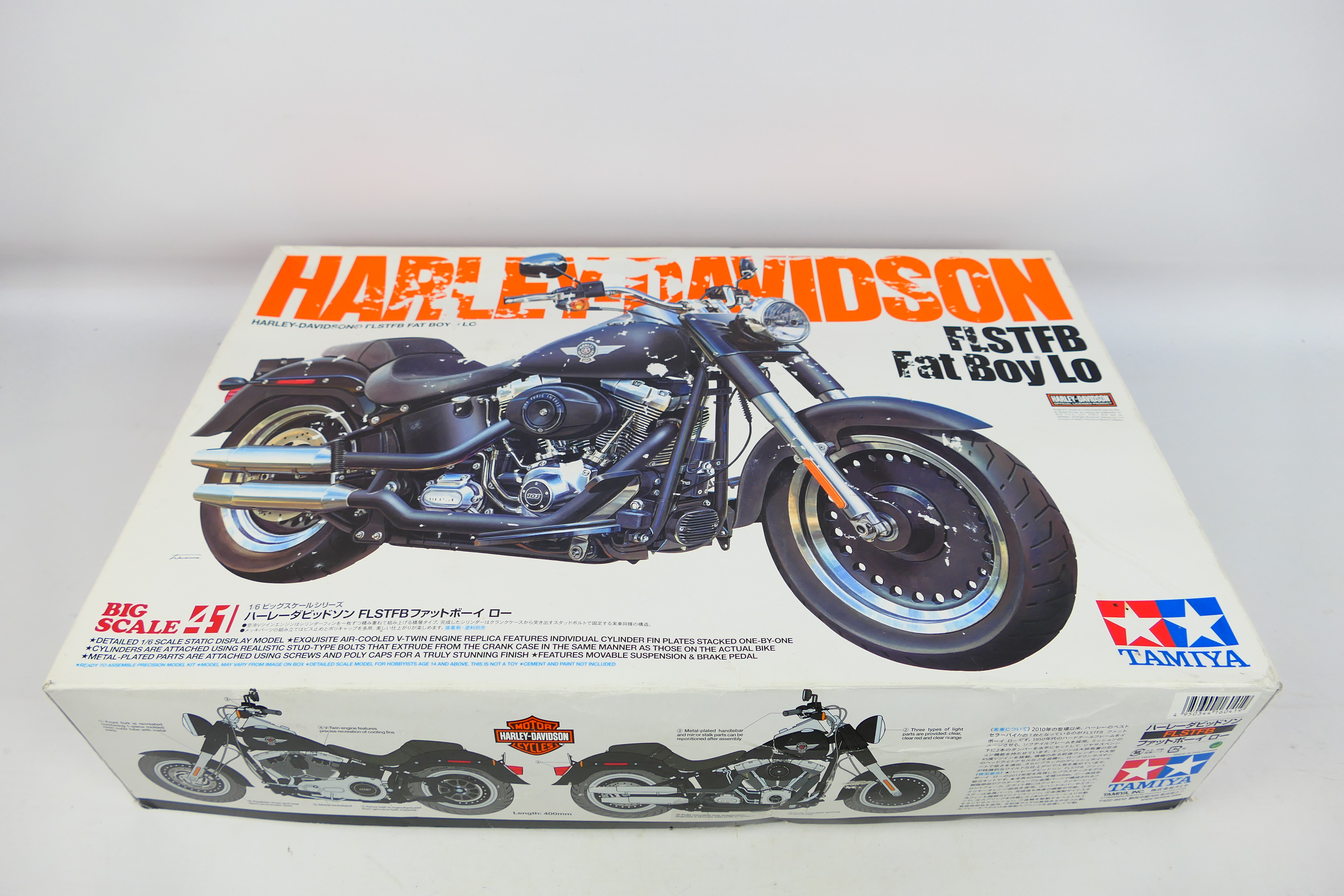 Tamiya - A 1:6 scale Harley Davidson FLSTFB Fat Boy Lo(16041). - Bild 2 aus 12
