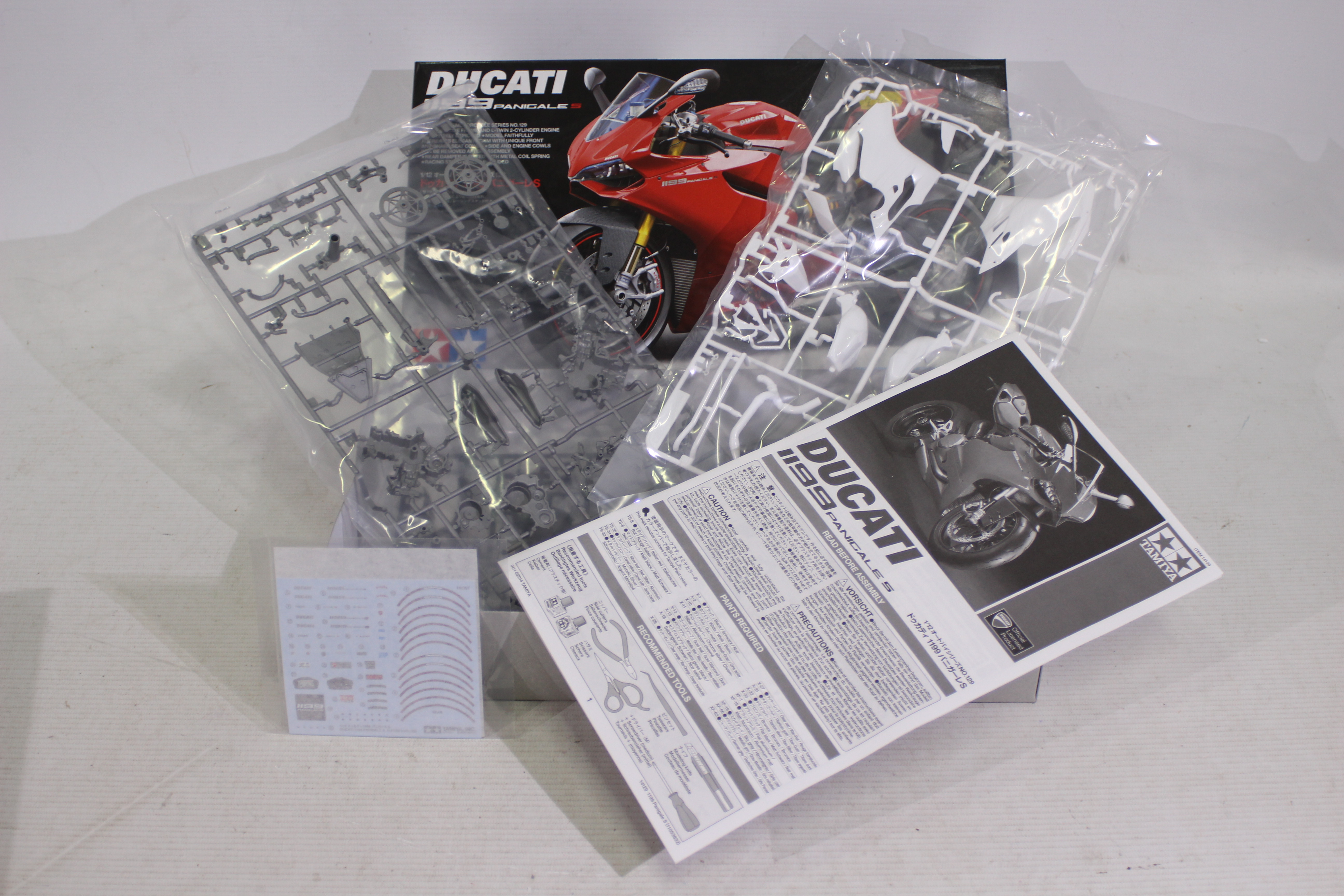 Tamiya - Revell - A lot of three plastic kits. - Image 5 of 7