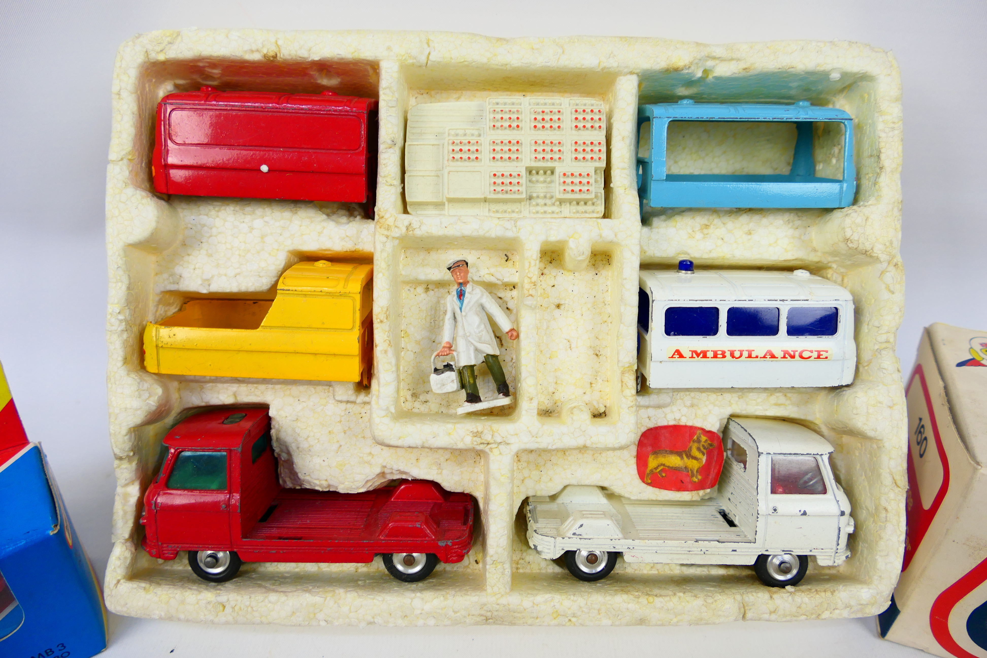 Dinky - Matchbox - Corgi - A collection of diecast model vehicle comprising of a boxed Corgi - Image 4 of 14