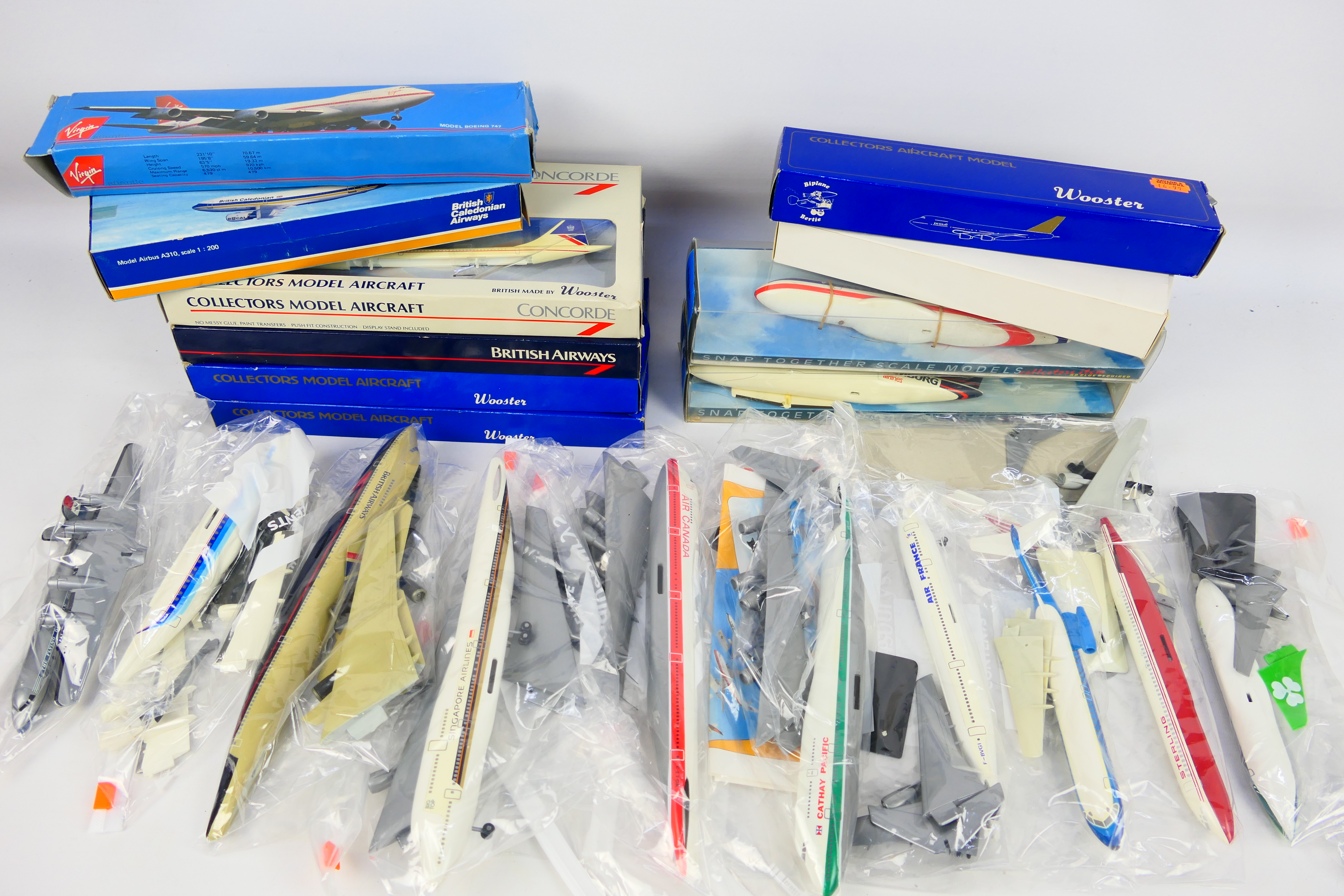 Wooster - Others - A mixed collection of 21 plastic commercial airline model aircraft kits in