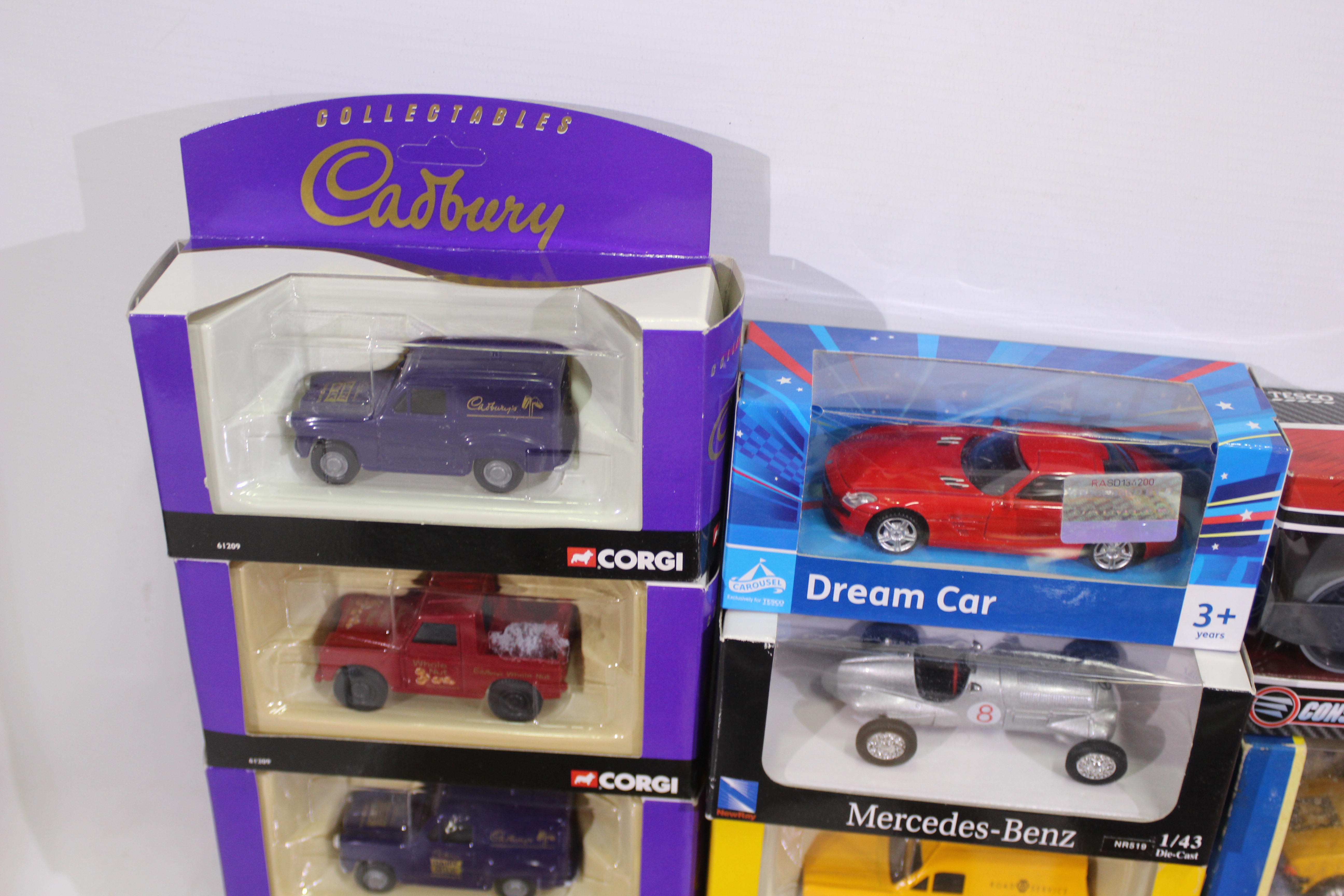 Joal - Matchbox - Corgi - Kinsmart - Others - A boxed group of diecast and plastic model vehicles - Image 2 of 4