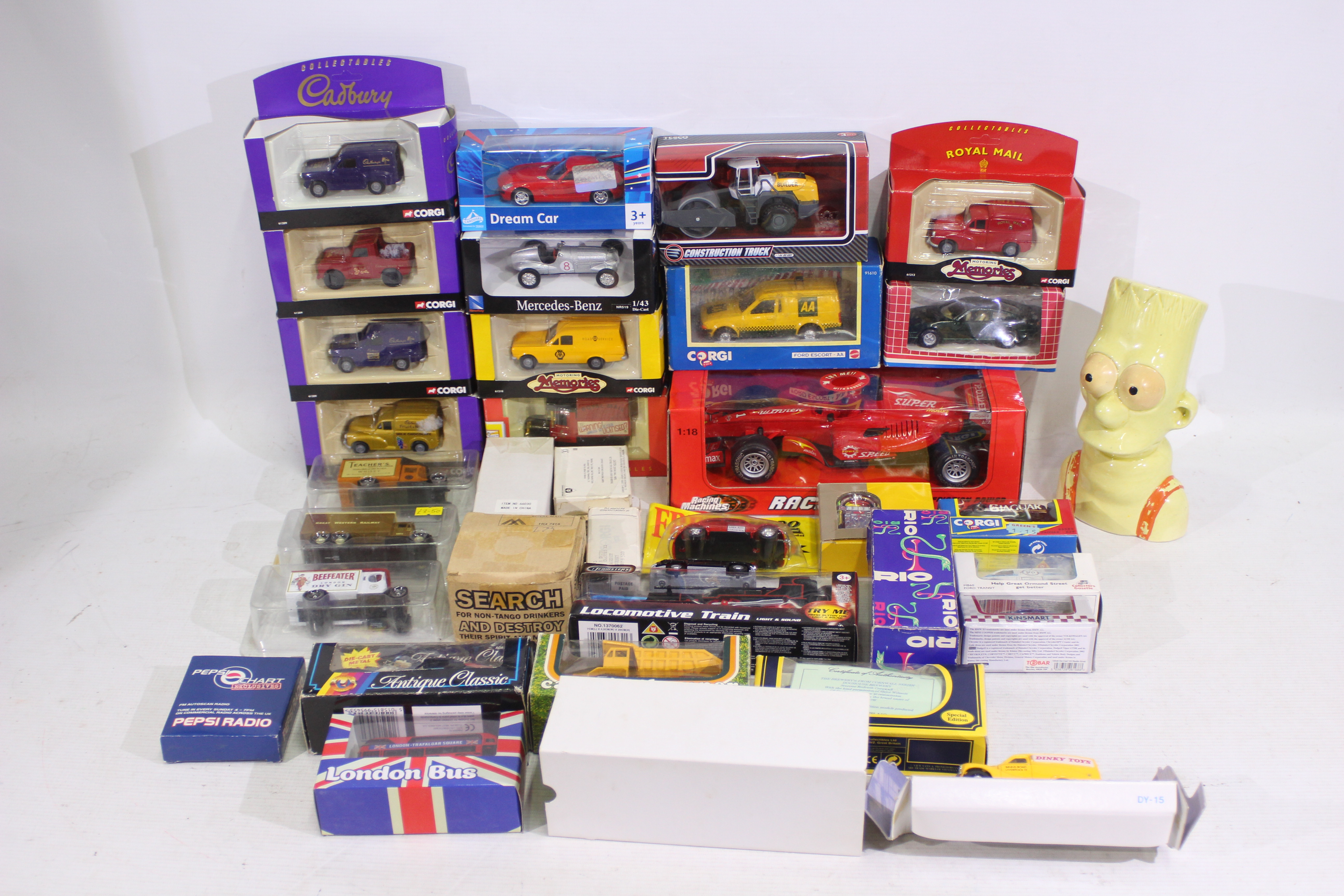 Joal - Matchbox - Corgi - Kinsmart - Others - A boxed group of diecast and plastic model vehicles