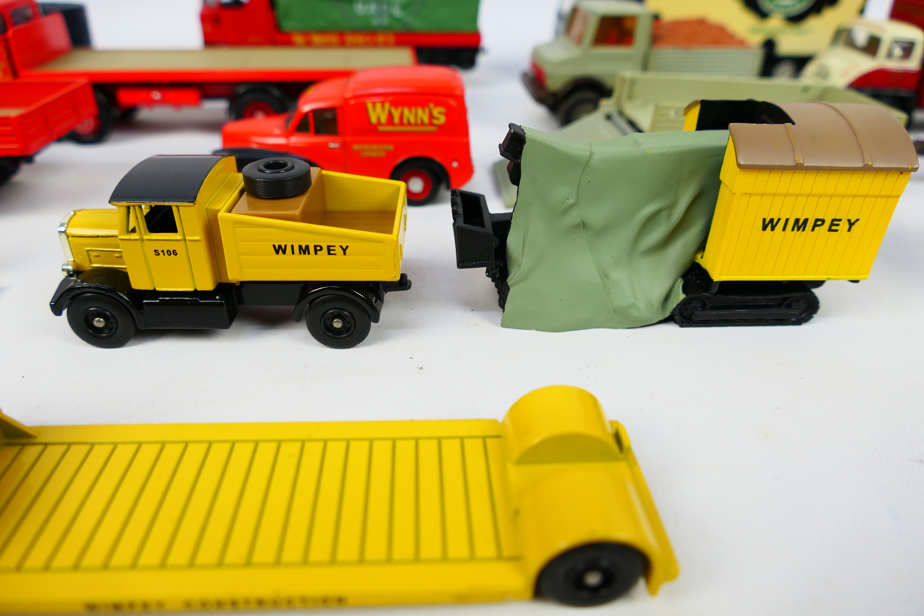 Corgi - An assortment of nine unboxed Diecast Corgi Flatbed wagon and vans comprising of a Wynn's - Image 7 of 20