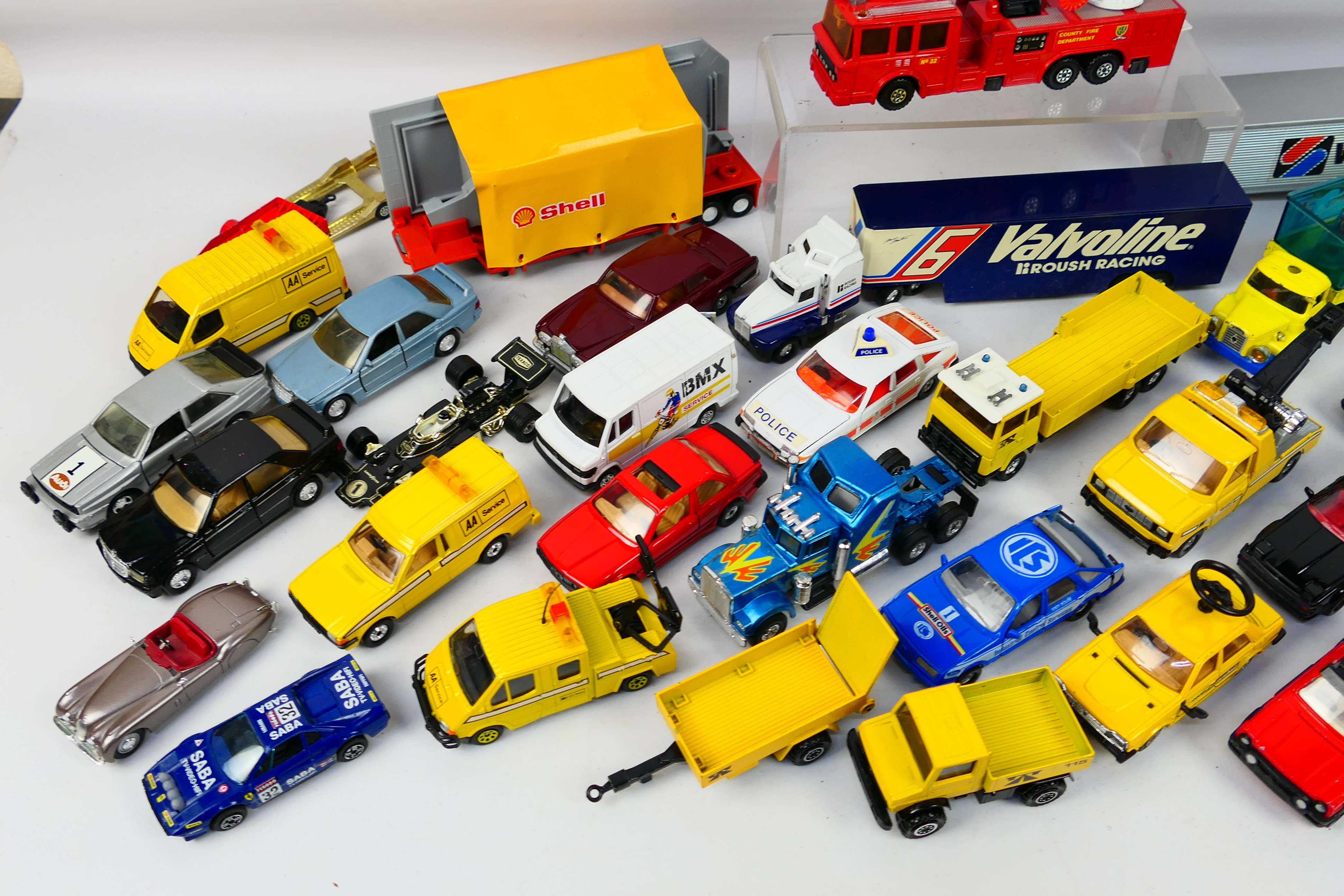 Corgi Toys - Matchbox - A group of unboxed diecast model vehicles in various scales. - Image 2 of 3