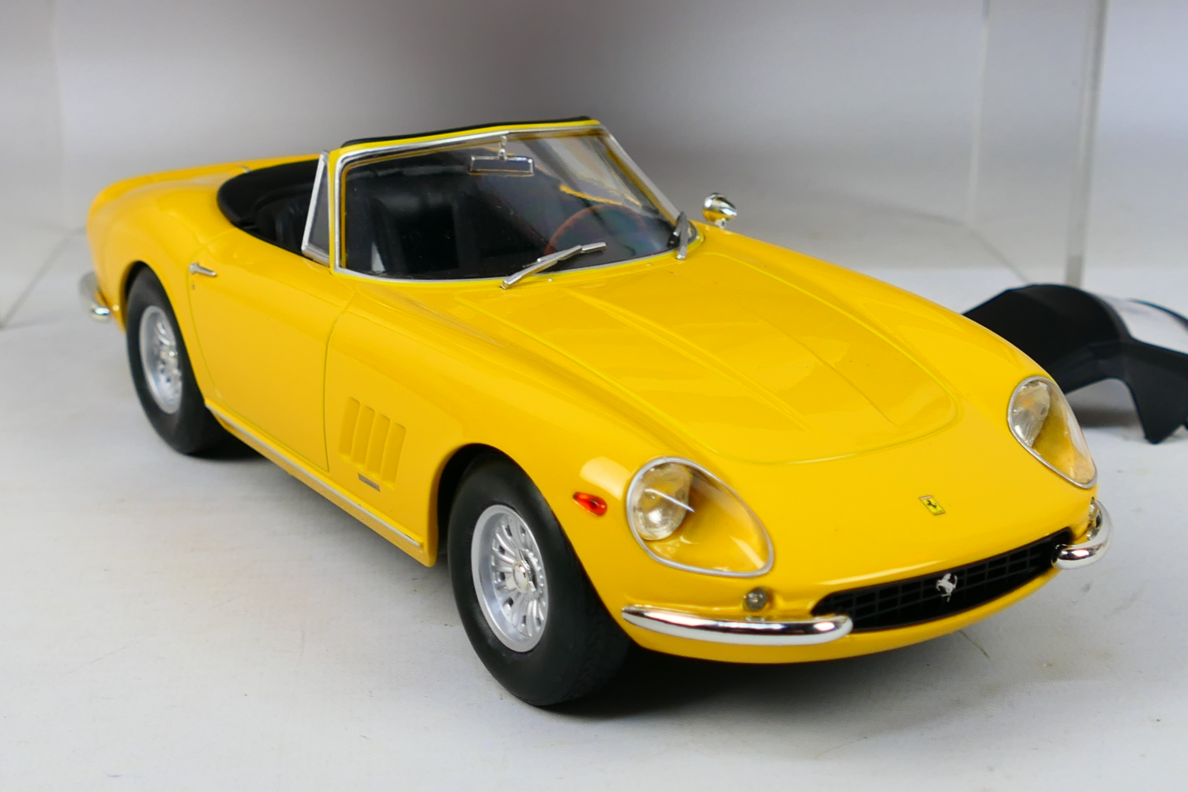 KK Scale - A boxed KK Scale Limited Edition #KKDC180232 1:18 scale Ferrari 275 /4 NART Spyder 1967. - Image 7 of 8