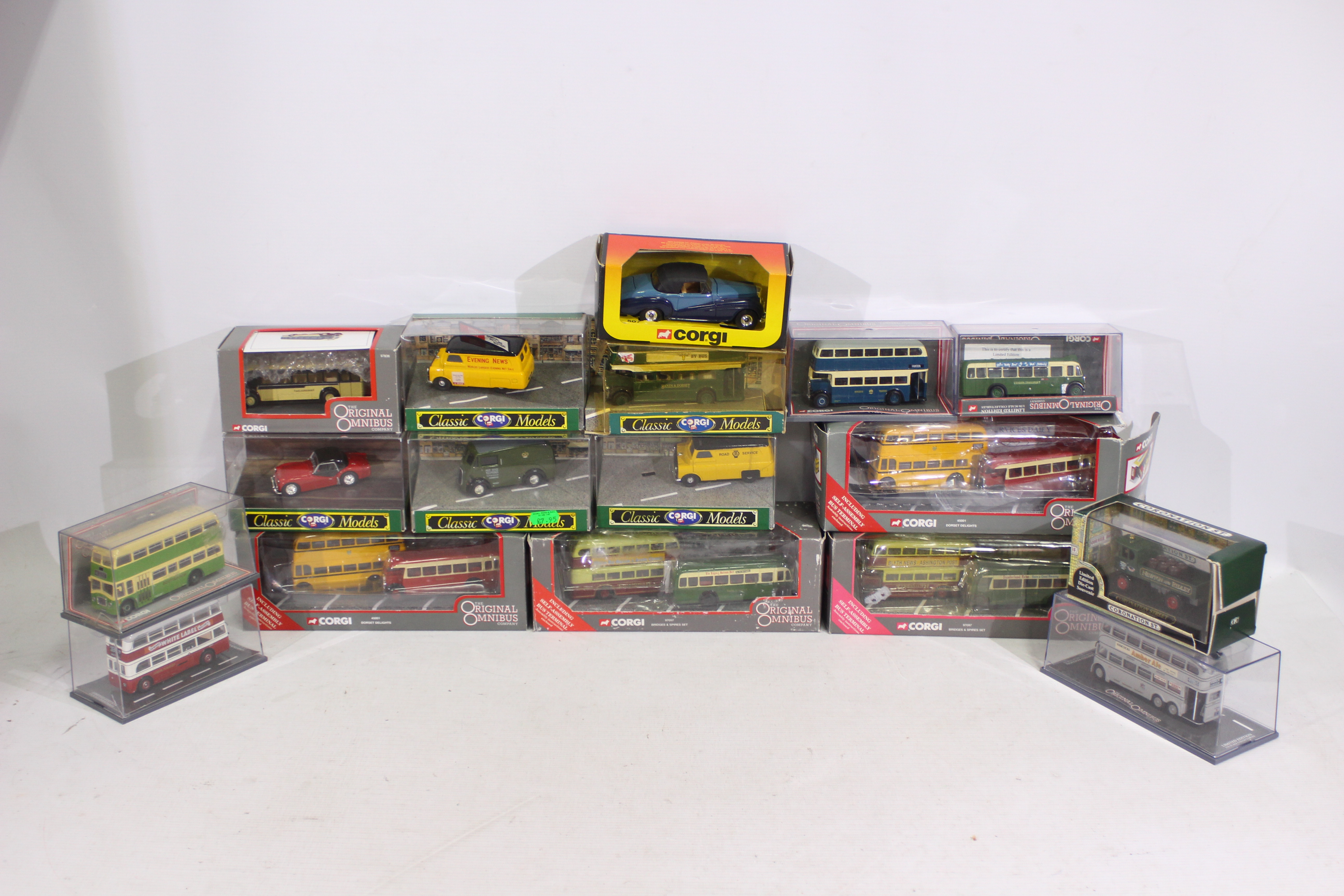 Corgi Original Omnibus - Corgi - Other - A boxed group of diecast vehicles, mainly buses.