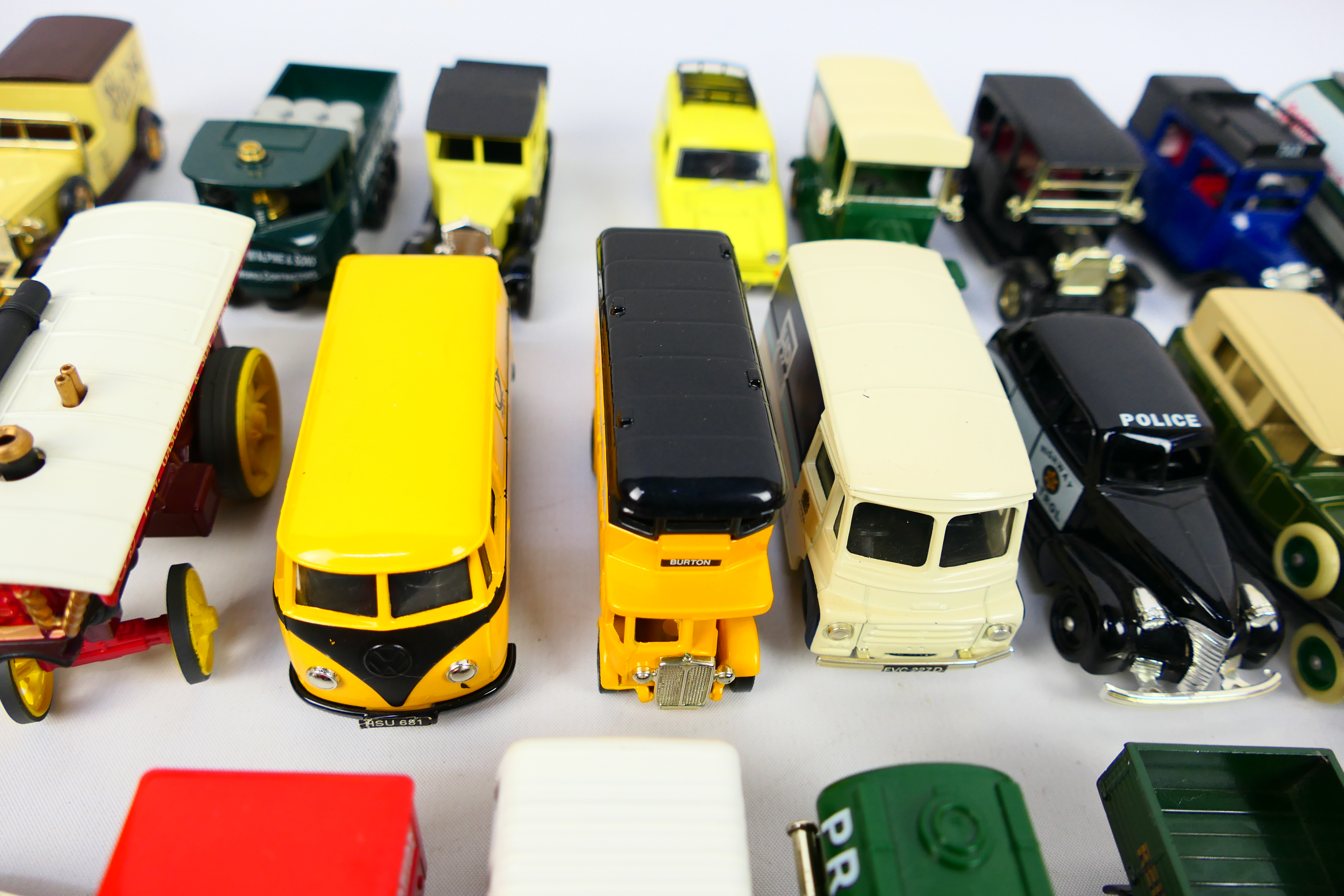 Vanguards - Lledo - Corgi - An assortment of approximately 40 unboxed vehicles from various brands - Image 4 of 8