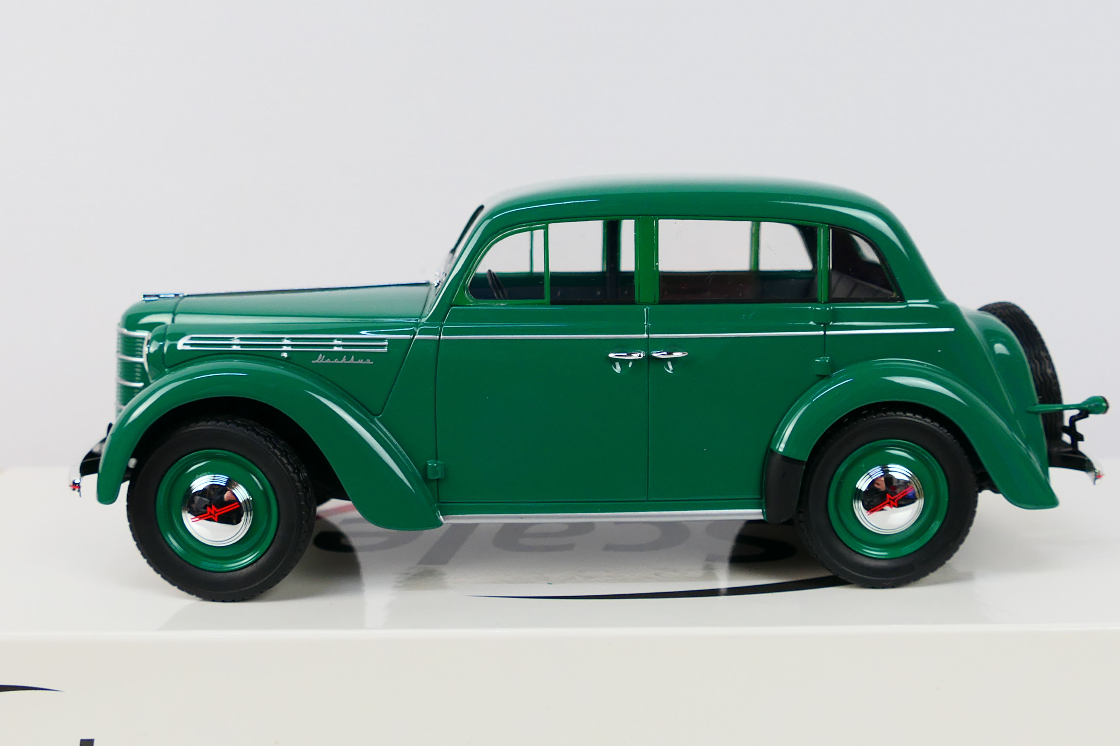 i-Scale - A boxed 1:18 scale i-Scale Moskvich 400. - Image 3 of 6