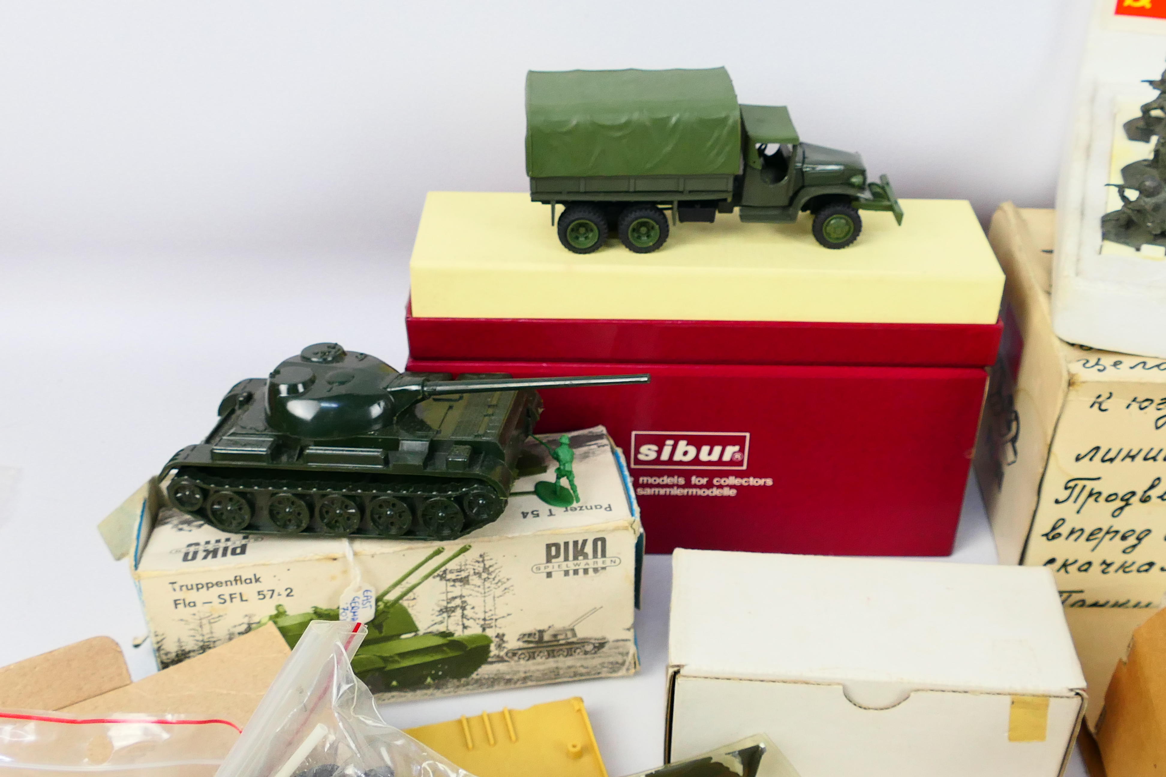 Polistil - Sibur - Piko - Proto - A group of military vehicles including Polistil T. - Image 2 of 6