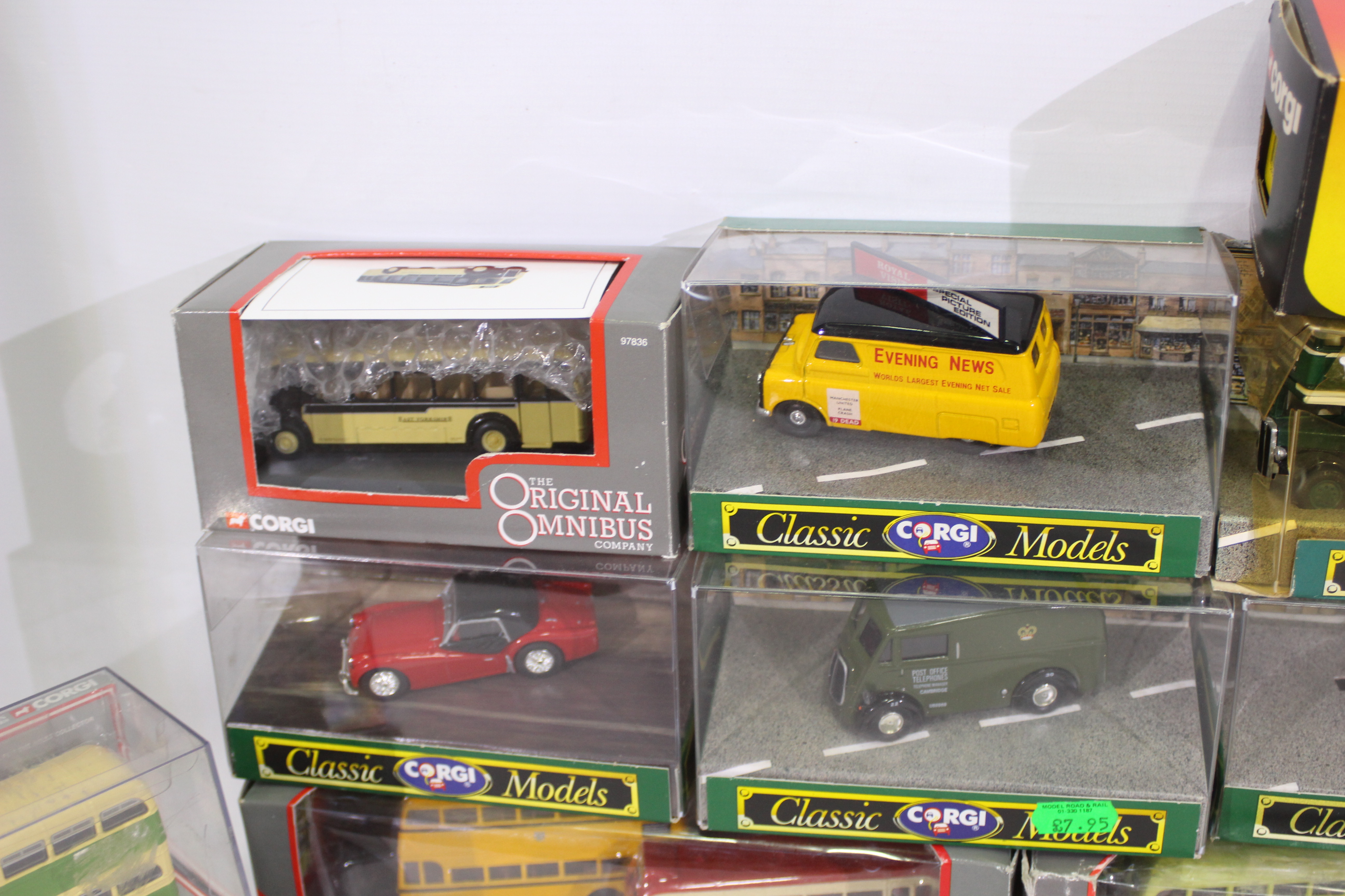 Corgi Original Omnibus - Corgi - Other - A boxed group of diecast vehicles, mainly buses. - Image 2 of 4