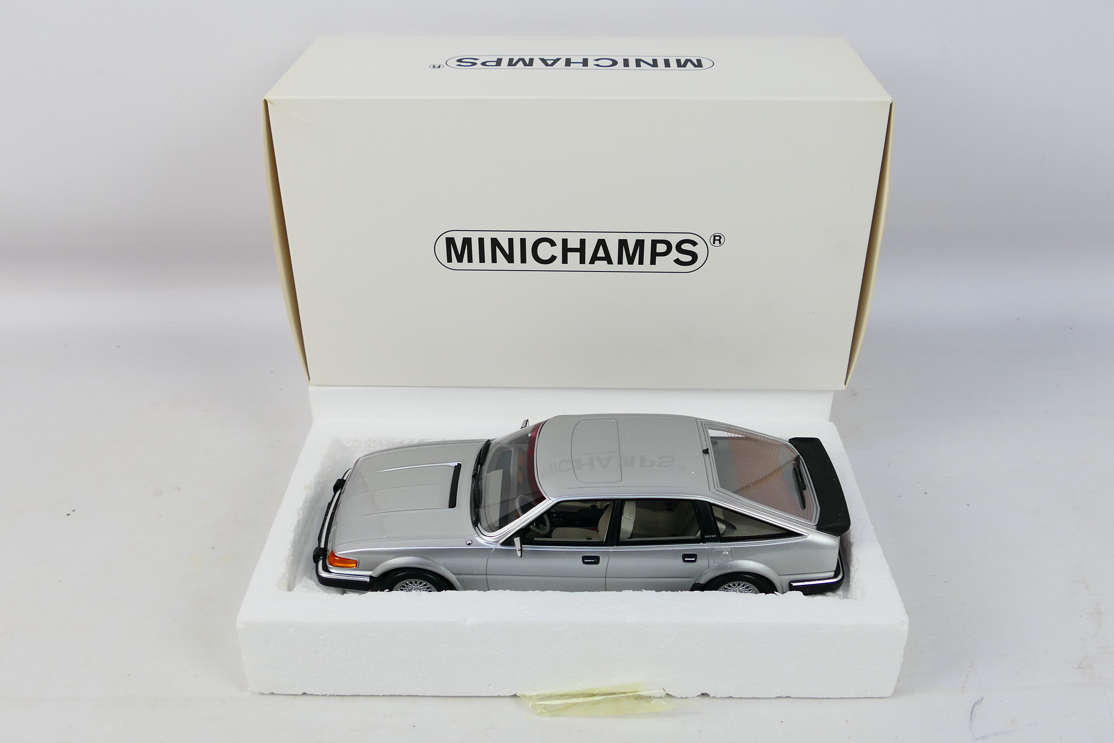 Minichamps - A boxed Minichamps #107138402 1:18 scale Rover Vitesse 3.5 V* 1986.