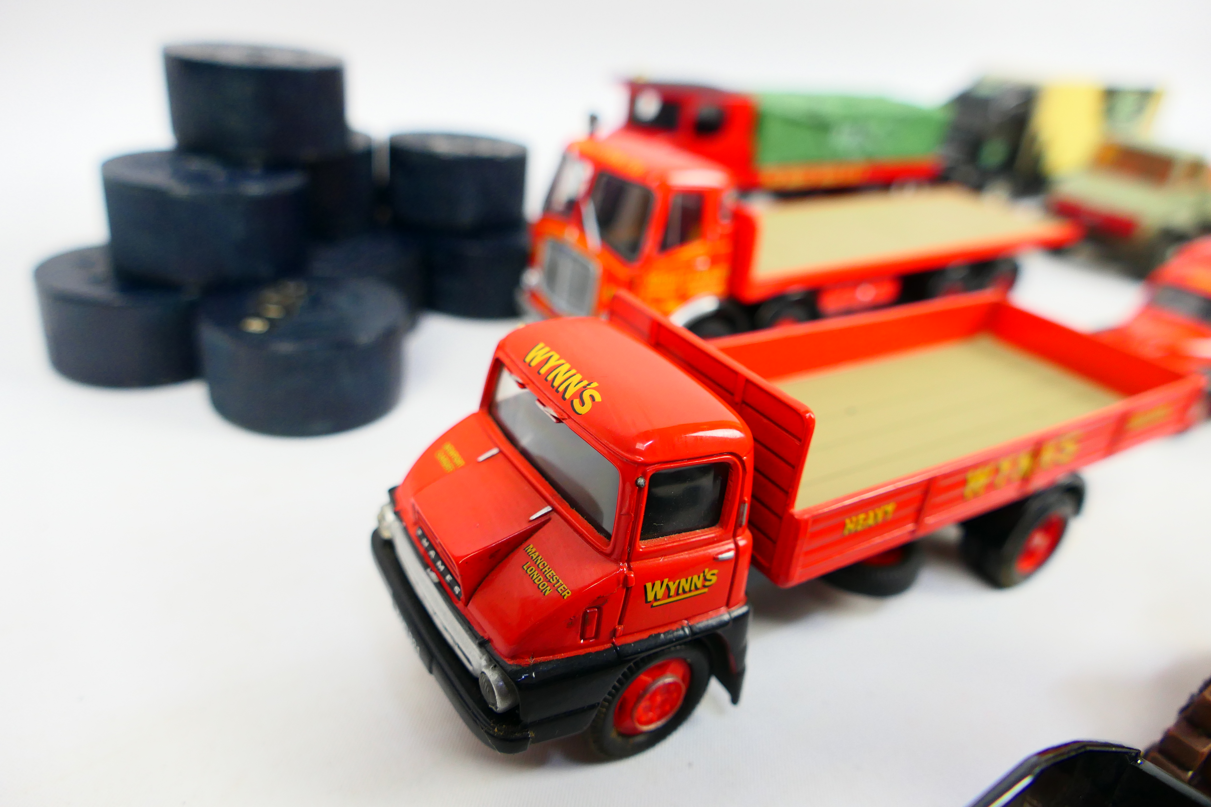 Corgi - An assortment of nine unboxed Diecast Corgi Flatbed wagon and vans comprising of a Wynn's - Image 4 of 20