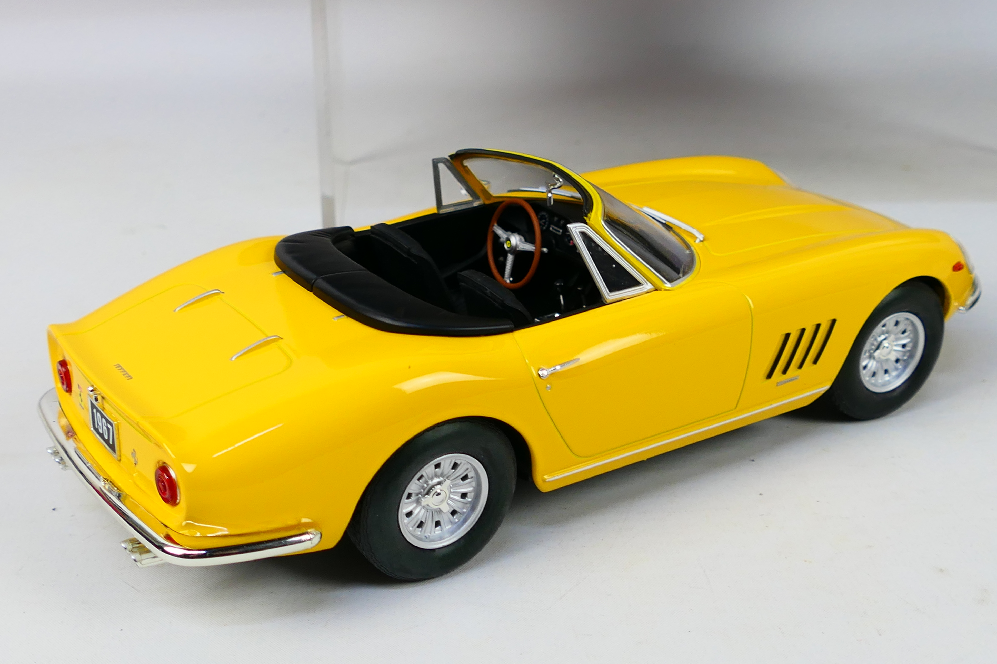 KK Scale - A boxed KK Scale Limited Edition #KKDC180232 1:18 scale Ferrari 275 /4 NART Spyder 1967. - Image 5 of 8