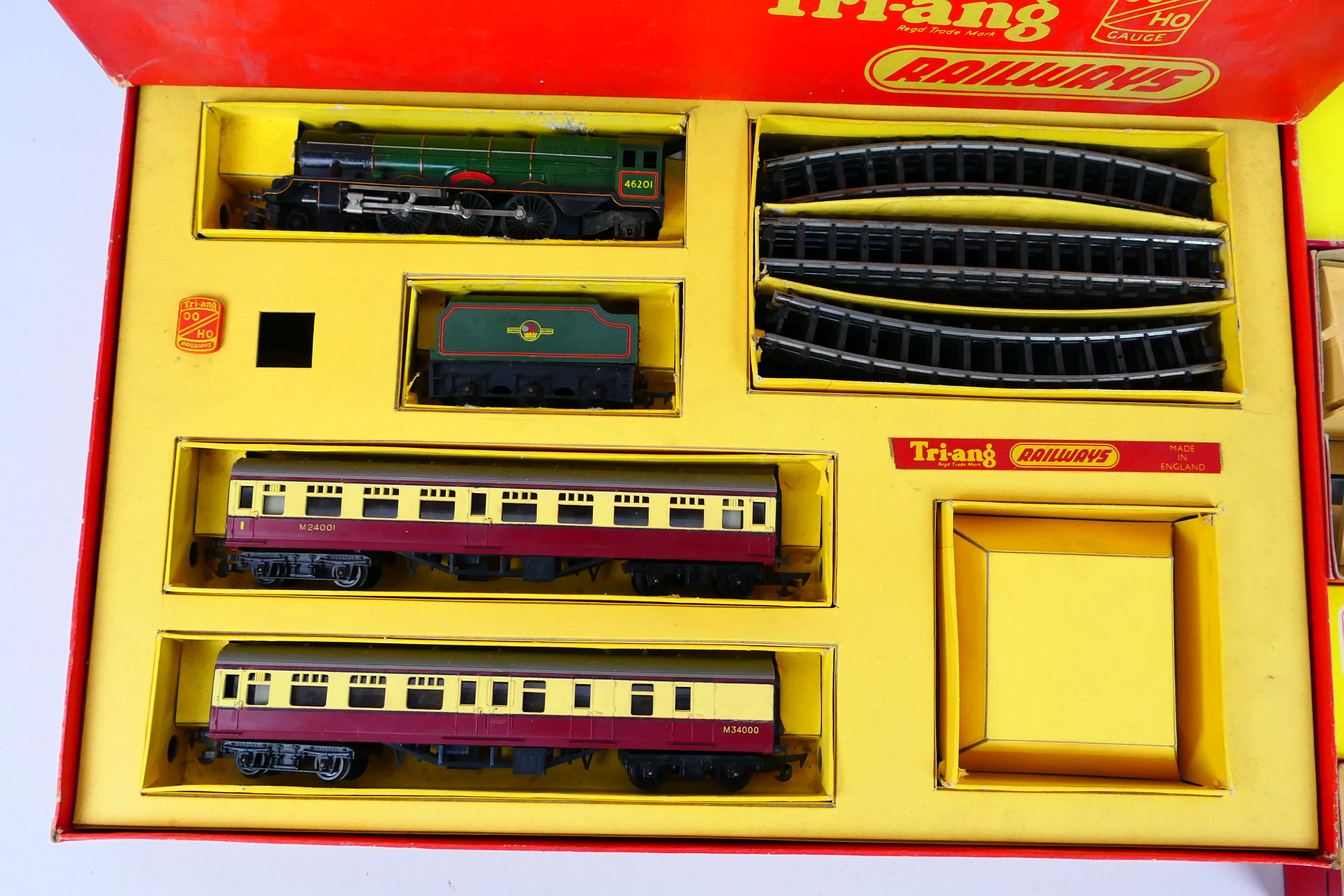 Tri-ang - Hornby Dublo - A boxed OO gauge train set with Princess Elizabeth locomotive and 2 x - Image 2 of 8