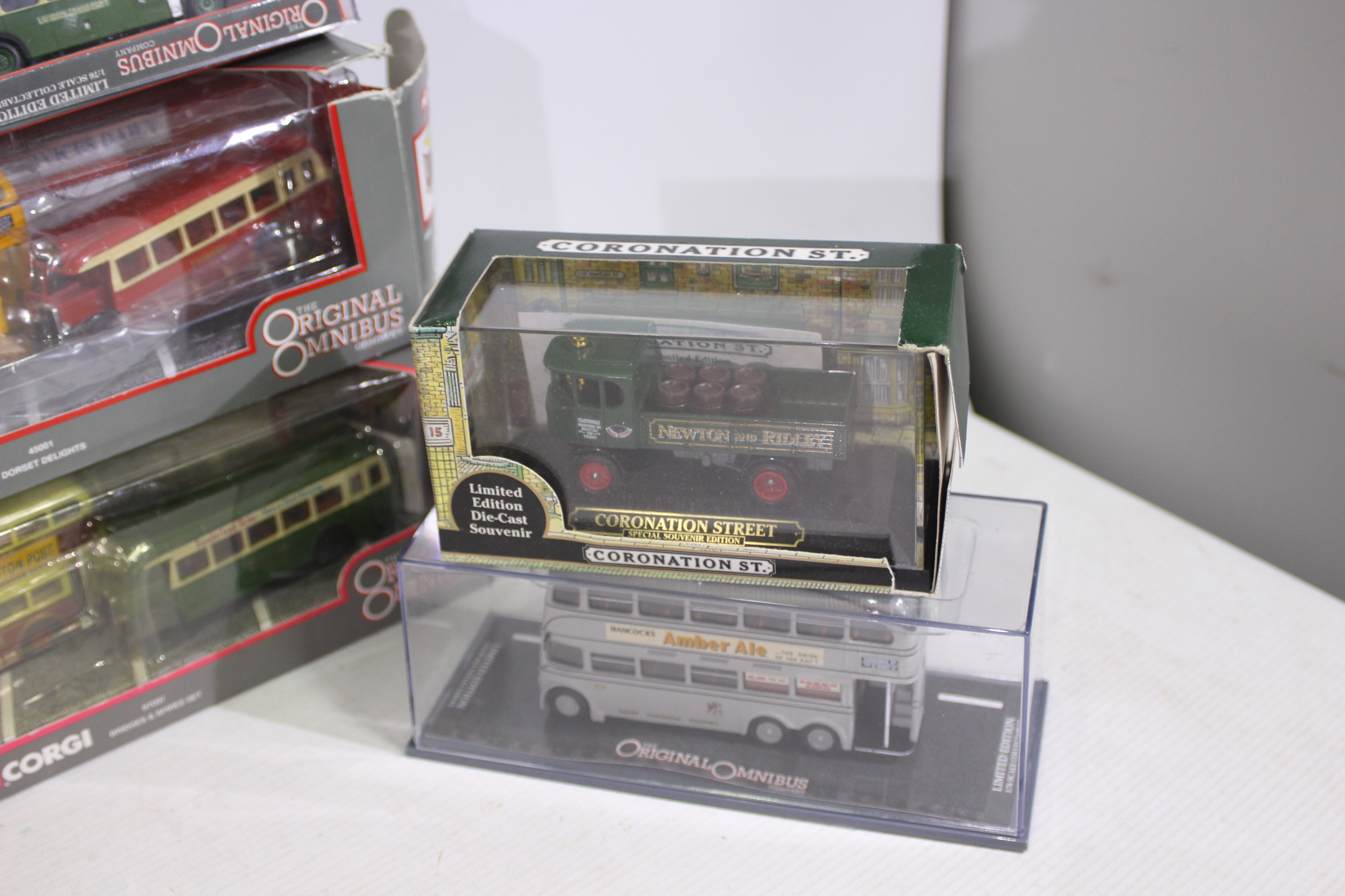 Corgi Original Omnibus - Corgi - Other - A boxed group of diecast vehicles, mainly buses. - Image 4 of 4