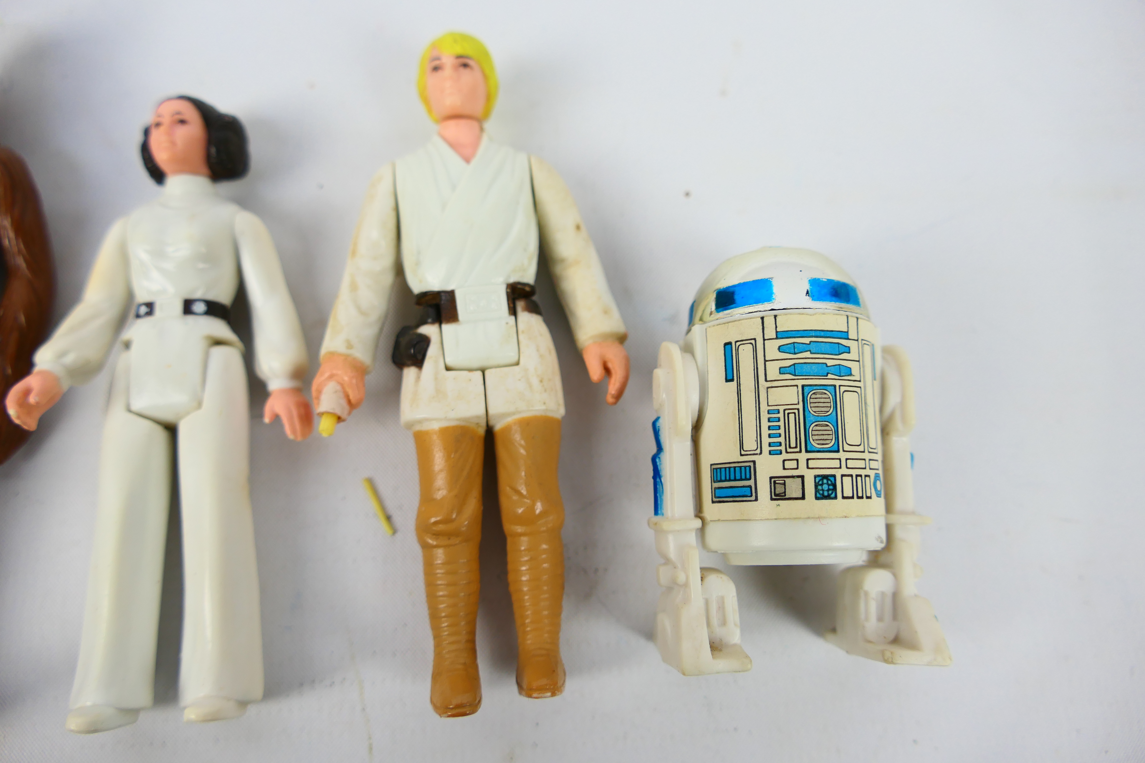 Kenner - Star Wars - A set of Vintage Star Wars Figure of Luke (with damaged light saber), Leia, - Image 3 of 9