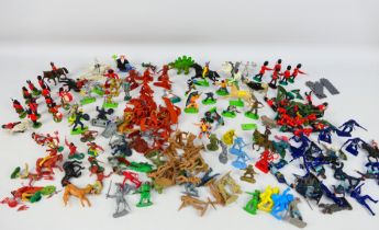 Britains - Airfix - Timpo - Others - An assortment of loose mainly plastic figures covering various