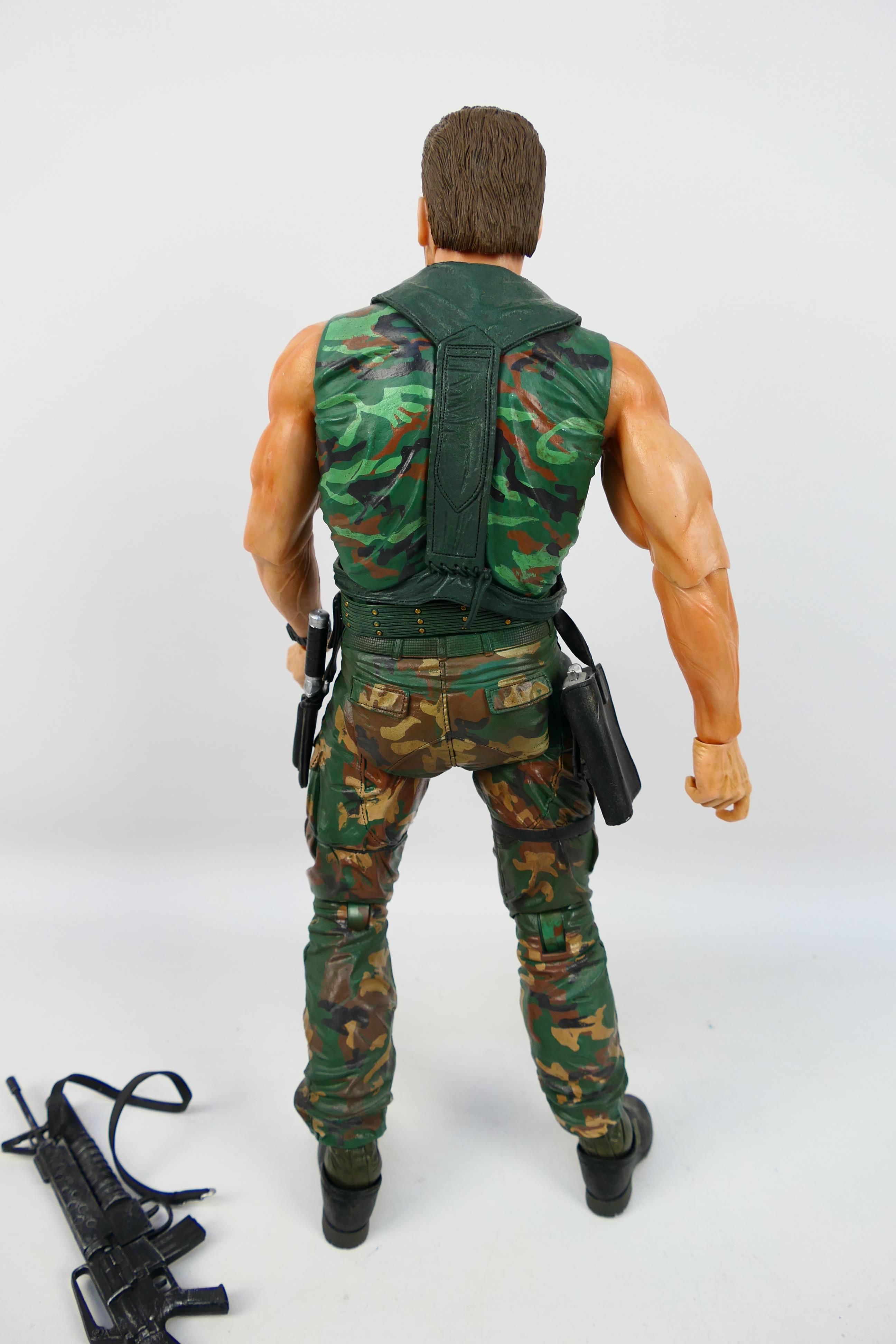 NECA - A 1:4 scale Dutch Action Figure (2013) based of the 1987 Predator film. - Image 5 of 8