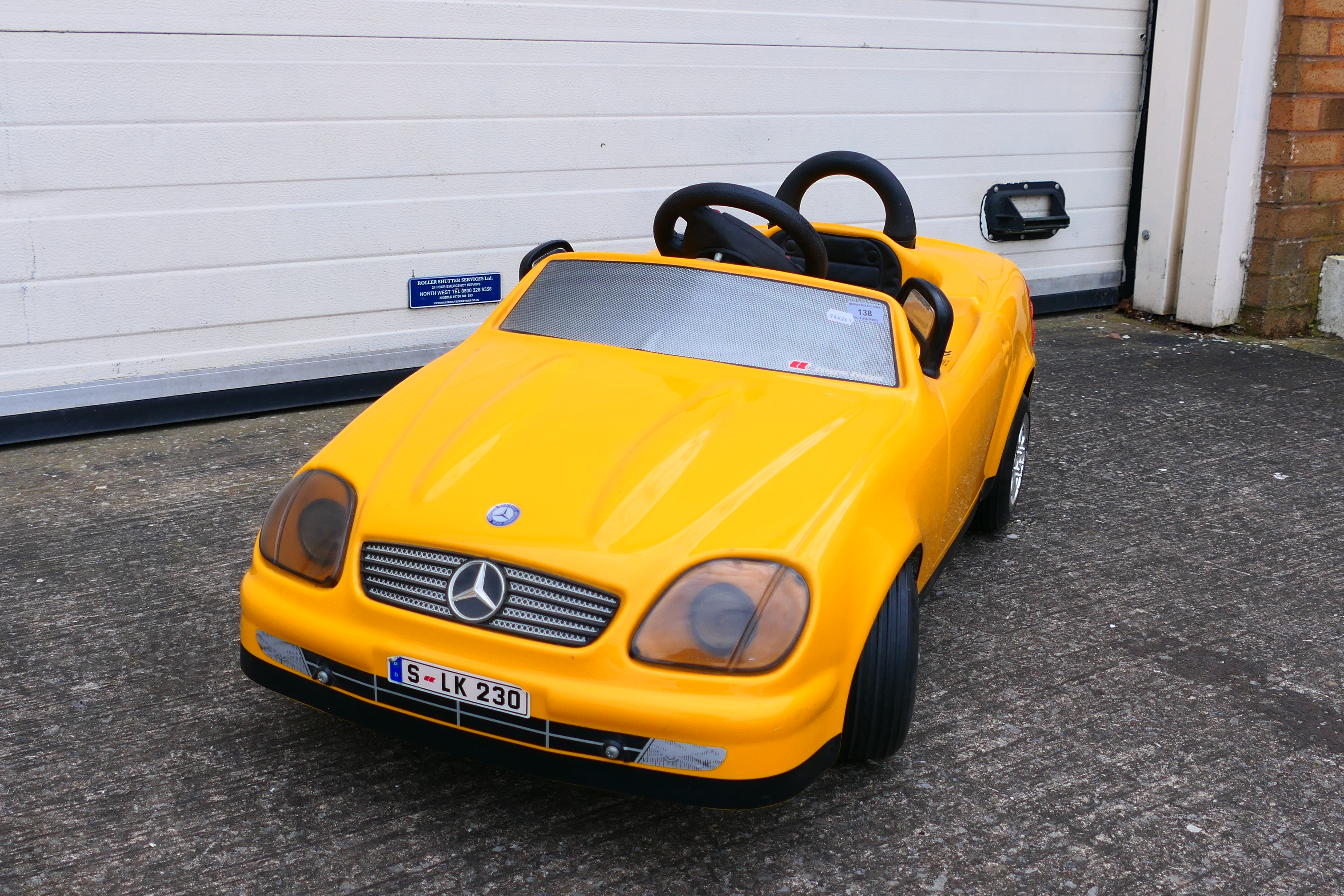 Toys Toys - A plastic Toys Toys Mercedes 230 SLK children's pedal car. - Image 3 of 8