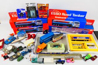 Corgi - Matchbox - Dinky Toys - Others - An unboxed group of diecast and plastic models plus a