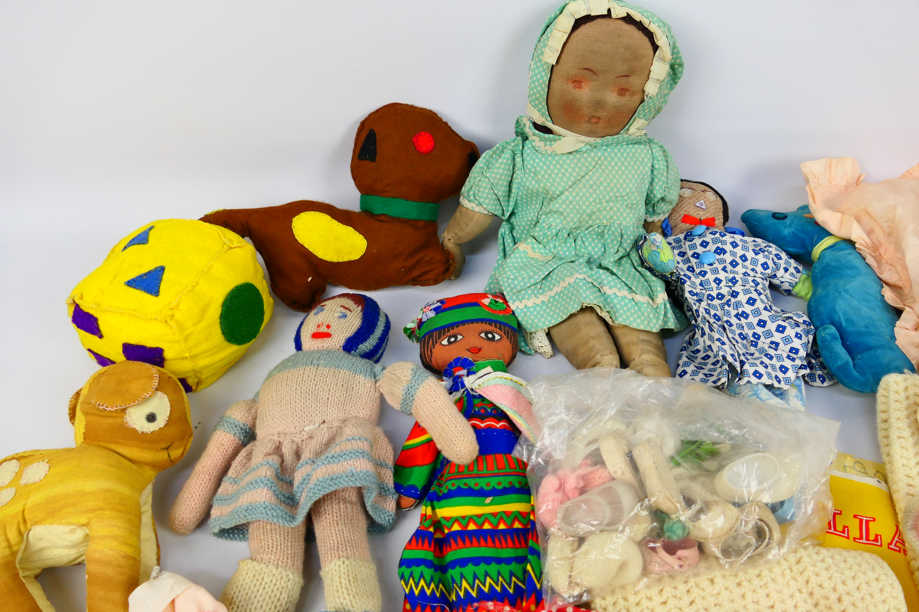 Plush- Rag Dolls - Handmade - A Collection of Unnamed and unbranded miscellaneous plush toys - Image 2 of 5