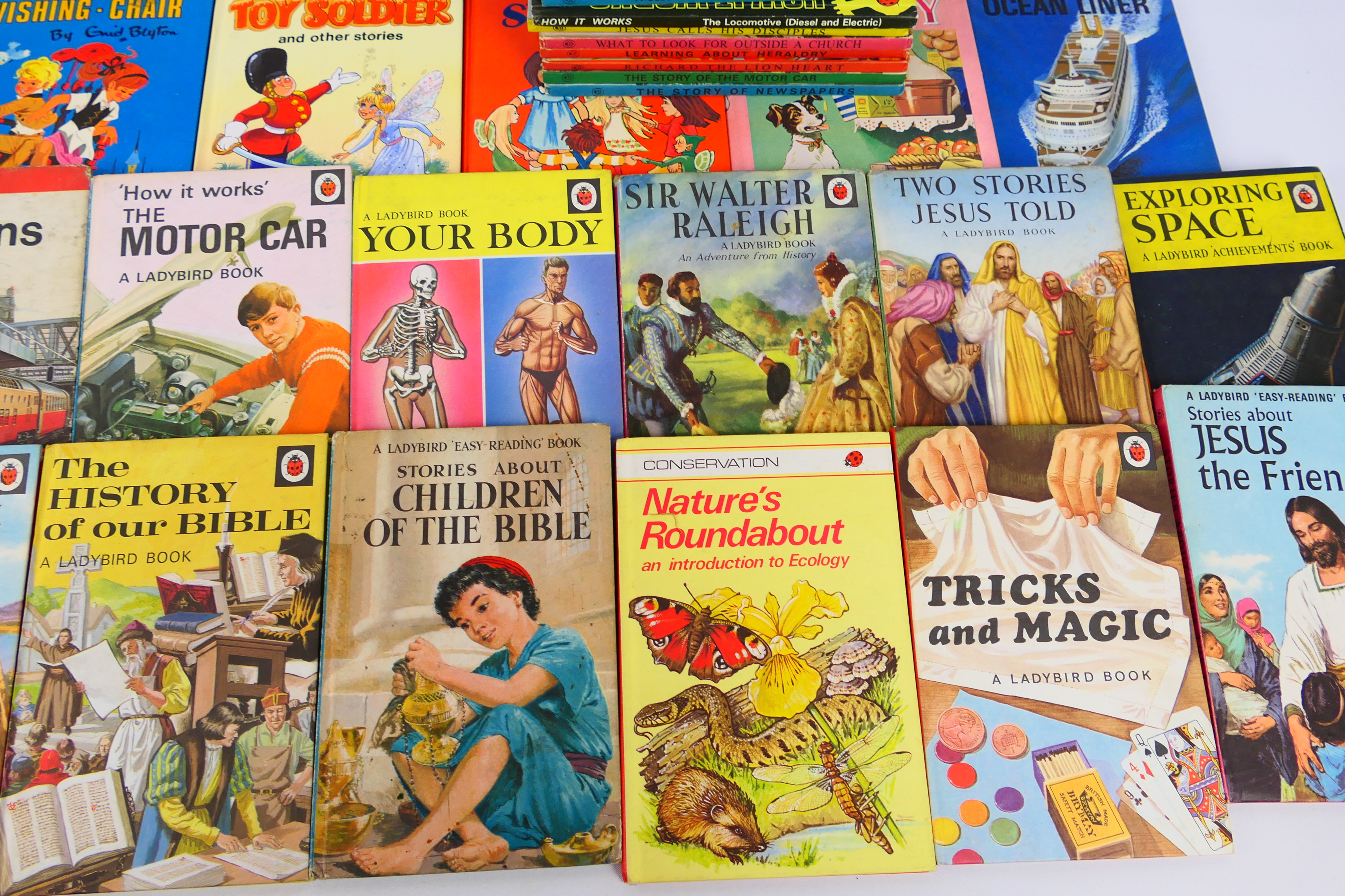 Ladybird - Book - A collection of over 35 Classic Ladybirds books from the 1960s and early 1970s to - Image 4 of 6