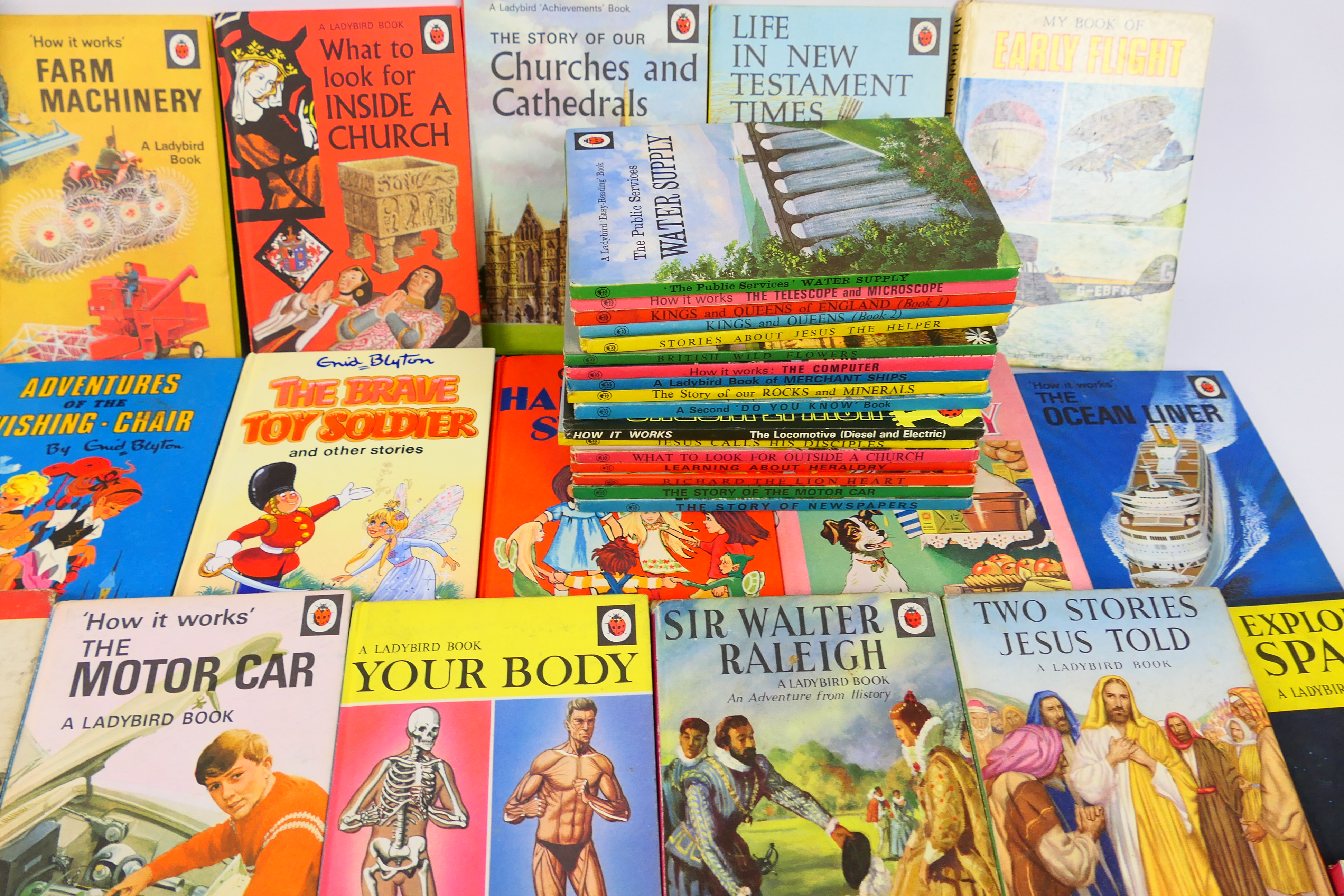 Ladybird - Book - A collection of over 35 Classic Ladybirds books from the 1960s and early 1970s to - Image 5 of 6