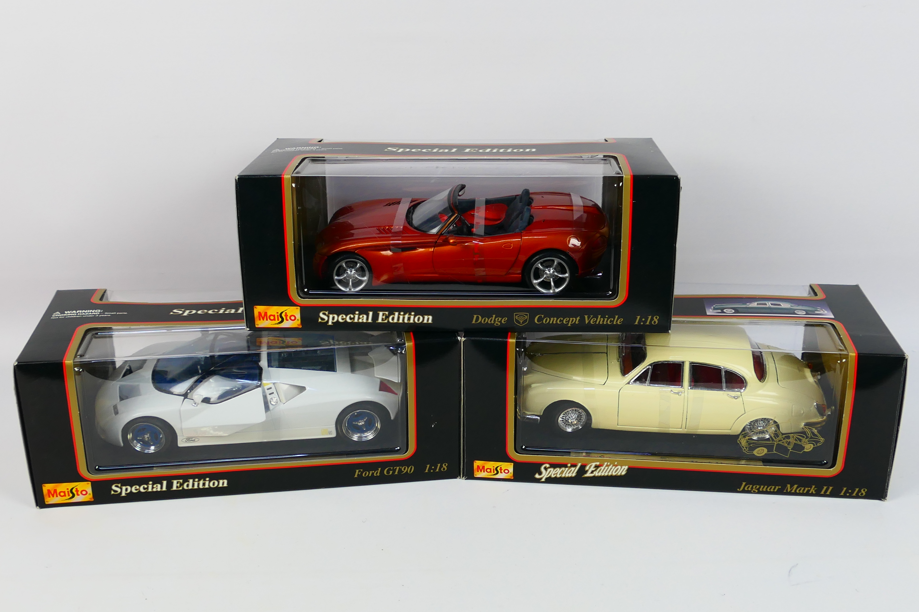 Maisto - Three boxed diecast 1:18 scale model cars from Maisto.