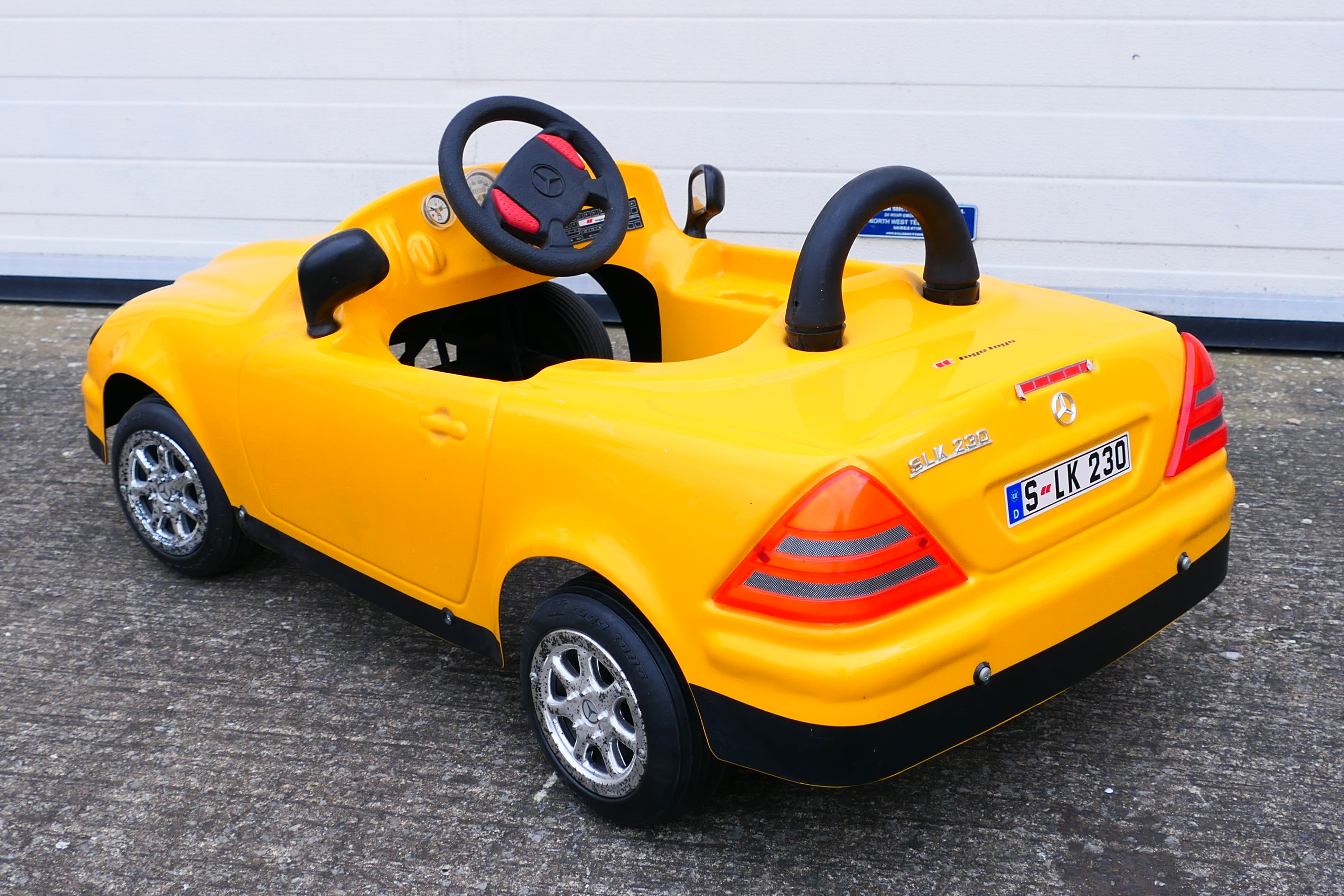 Toys Toys - A plastic Toys Toys Mercedes 230 SLK children's pedal car. - Image 5 of 8