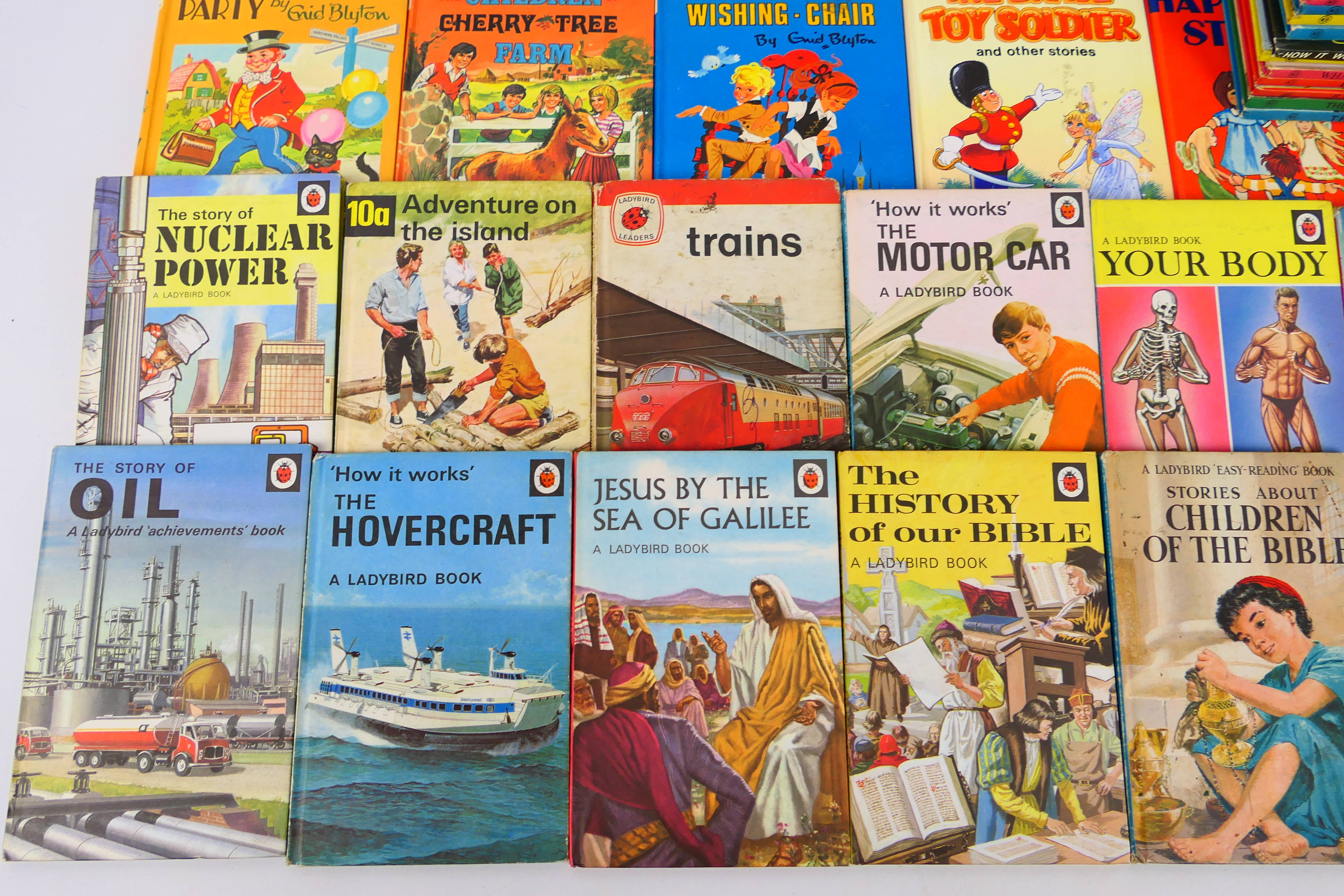 Ladybird - Book - A collection of over 35 Classic Ladybirds books from the 1960s and early 1970s to - Image 3 of 6